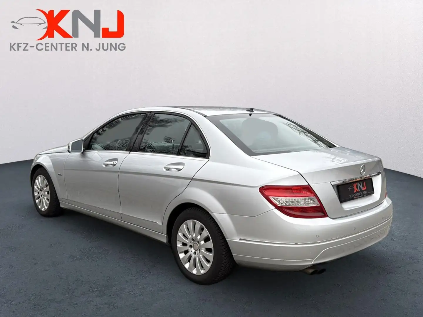 Mercedes-Benz C 180 Limousine CGI W204 | Automatik Stříbrná - 2