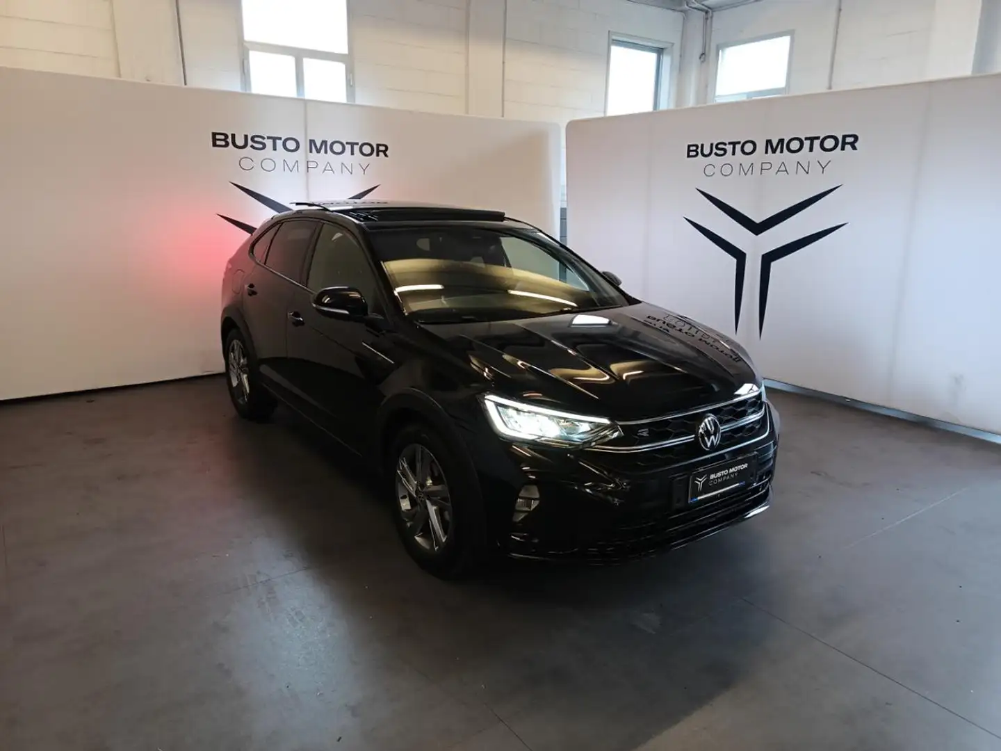 Volkswagen Taigo 1.0 TSI 110 CV DSG R-Line Zwart - 1