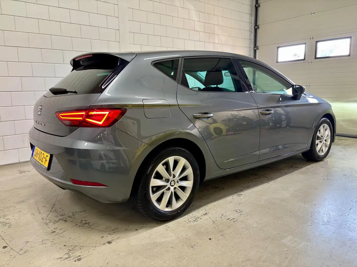 SEAT Leon 1.0 EcoTSI Sport Bj.18|Carplay|Camera|Pdc|Led|Deal Grau - 2