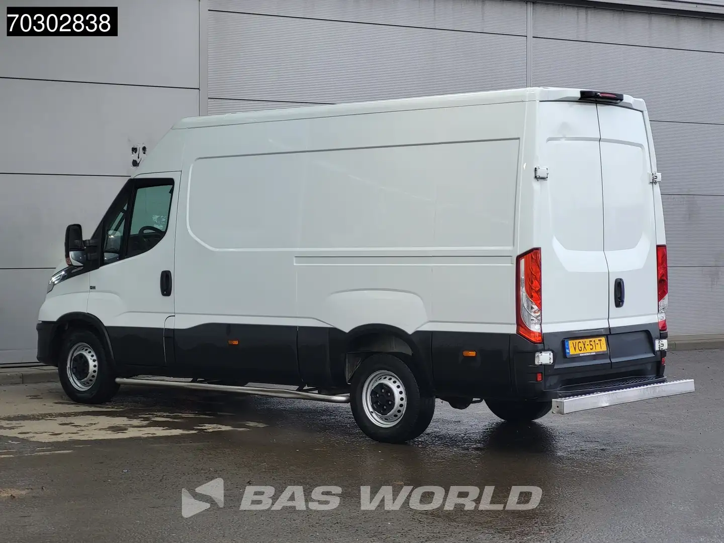 Iveco Daily 35S14 Automaat L2H2 3,5t Trekgewicht ACC LED Navi Blanc - 2