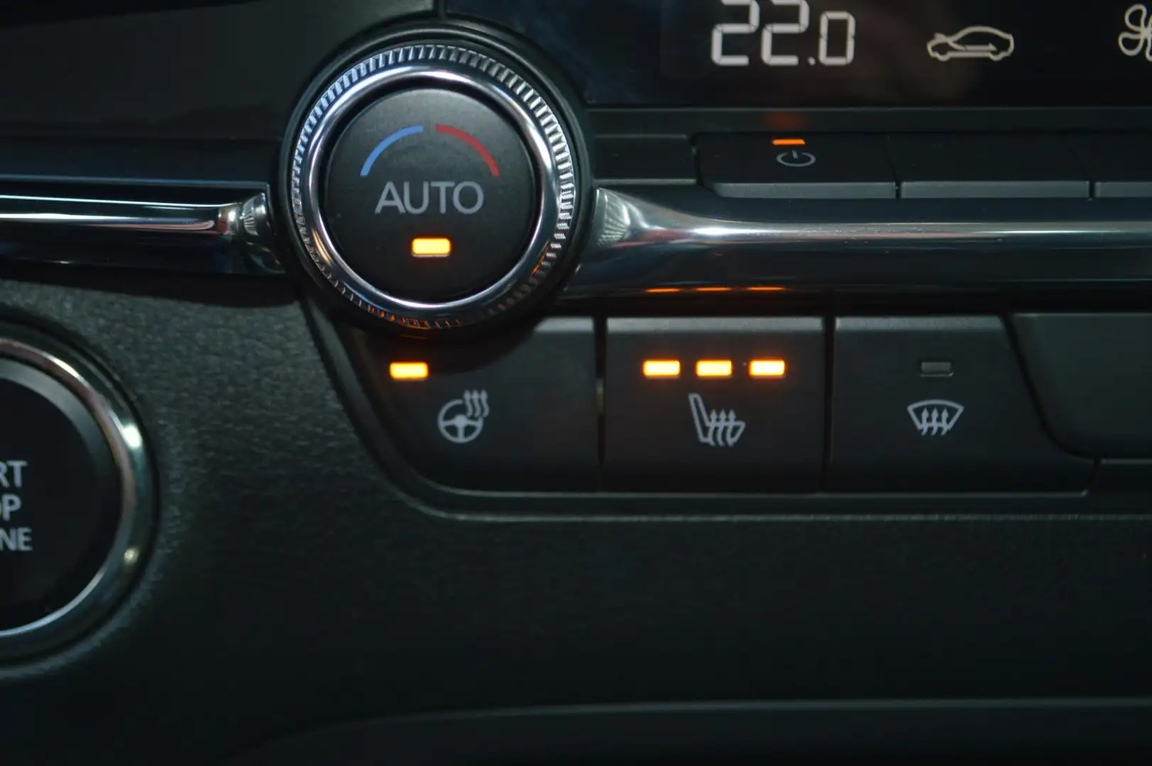 Mazda 3 2.0 e-SkyActiv-X Hybrid 186 Luxury TREKHAAK|LEER|B Rot - 2