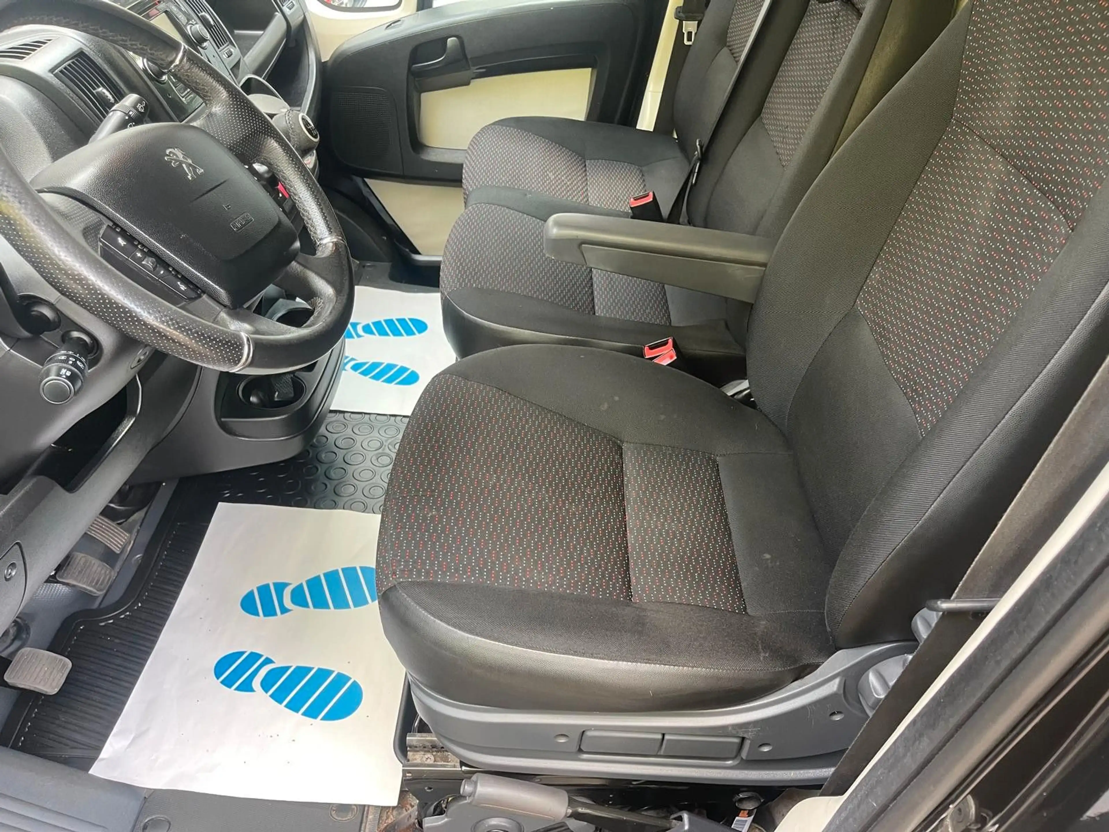Peugeot Boxer Kasten Hochraum 335 L3H2 Premium BlueHDi 1 — photo 14