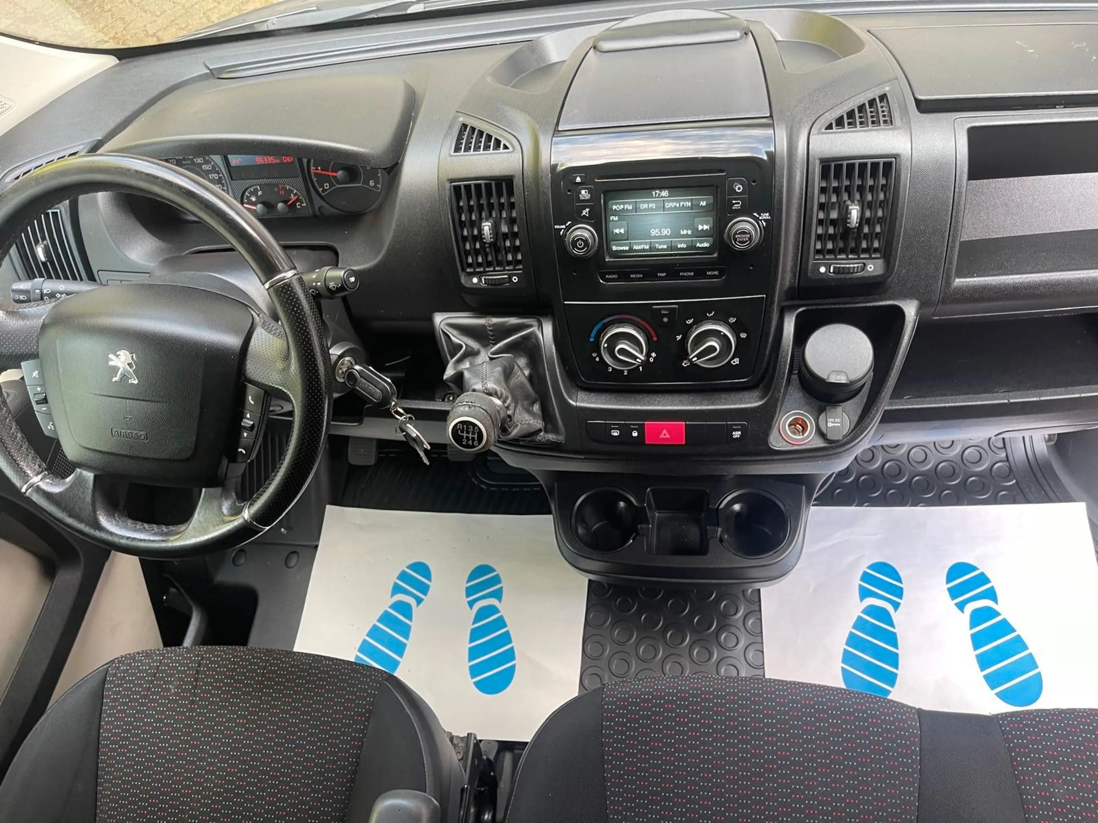 Peugeot Boxer Kasten Hochraum 335 L3H2 Premium BlueHDi 1 — photo 15