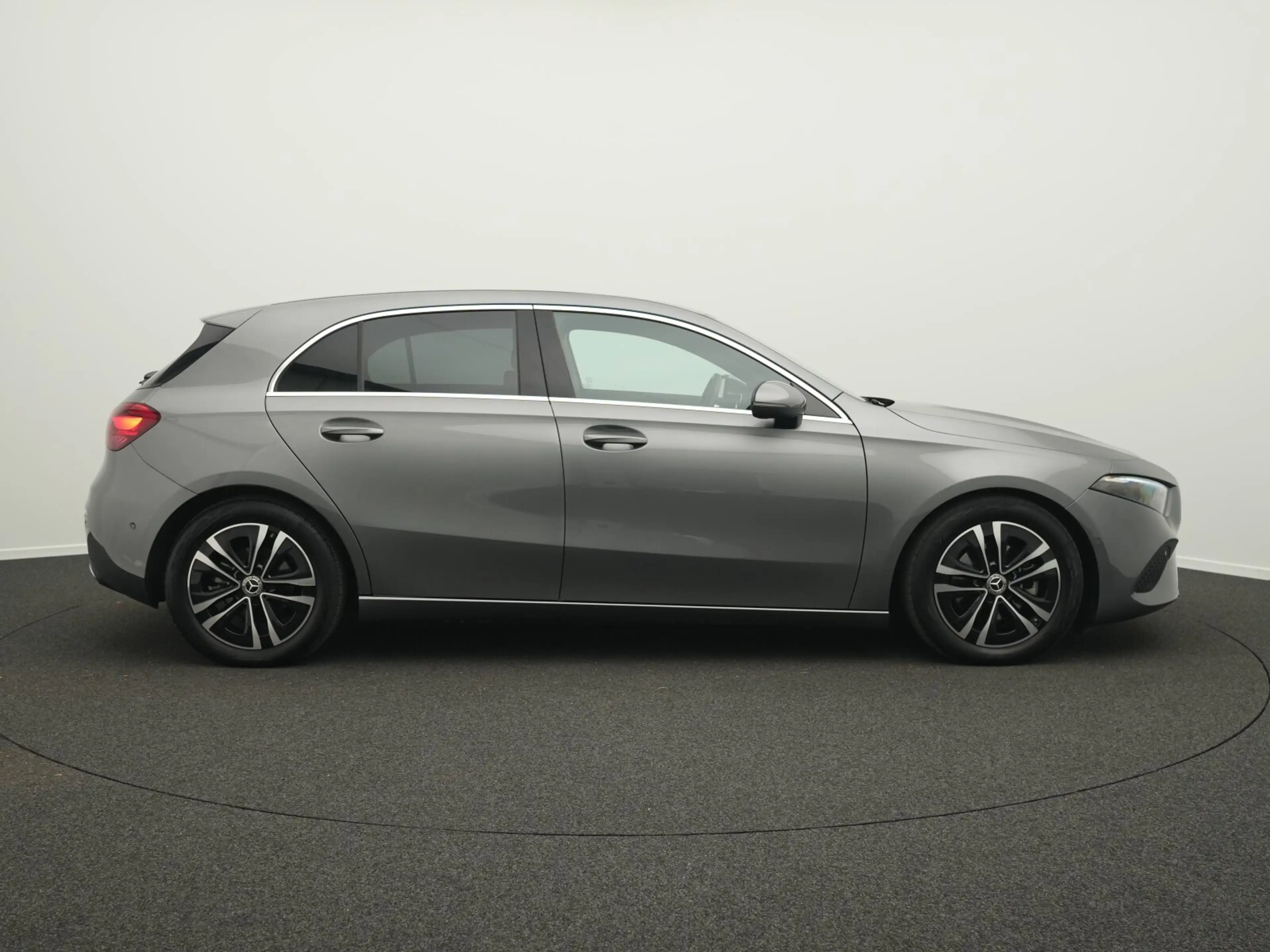 Mercedes-Benz A 180 A 180 d Progressive LED+Kamera+PTS Navi/Autom. — photo 5