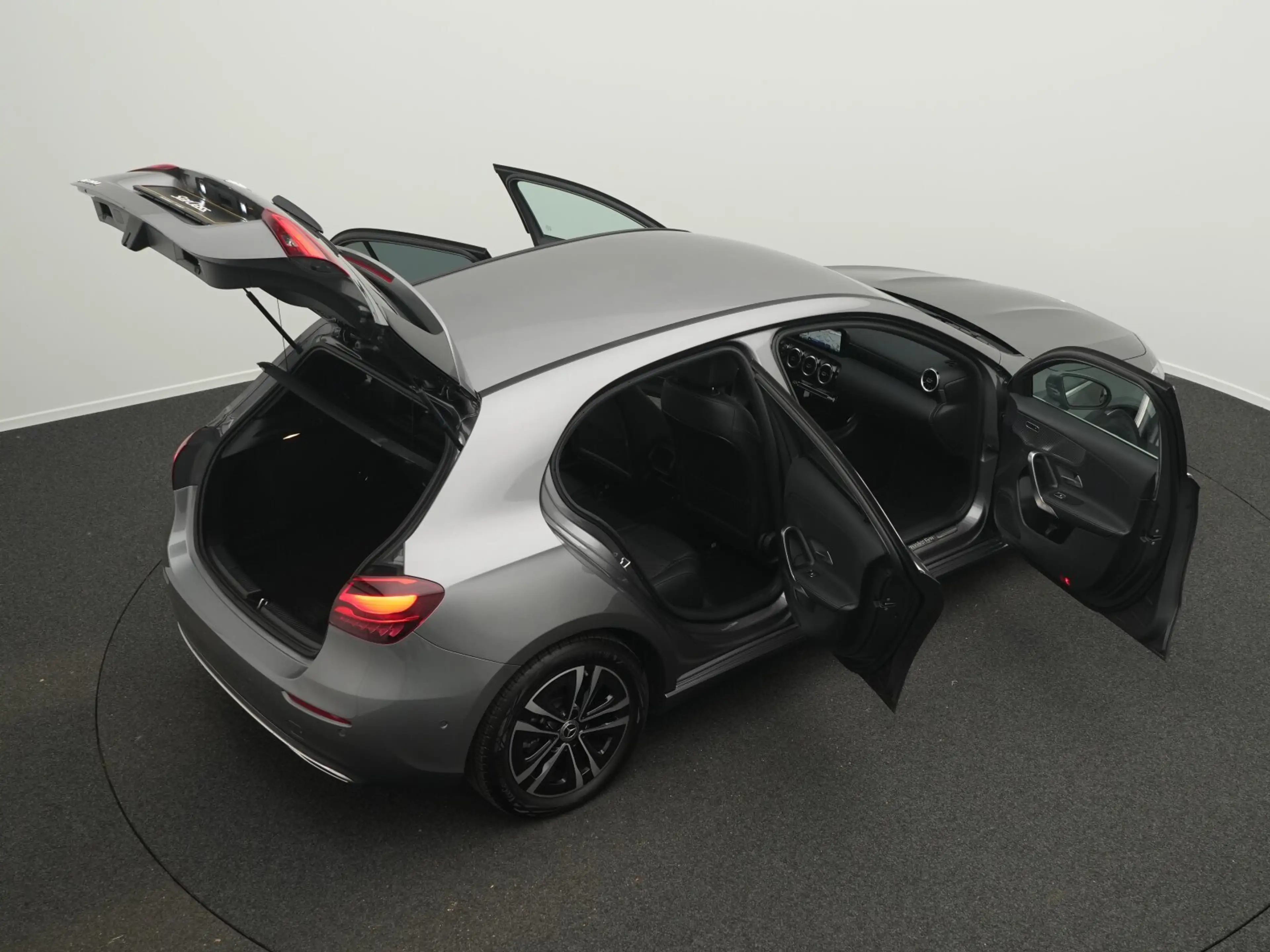 Mercedes-Benz A 180 A 180 d Progressive LED+Kamera+PTS Navi/Autom. — photo 15