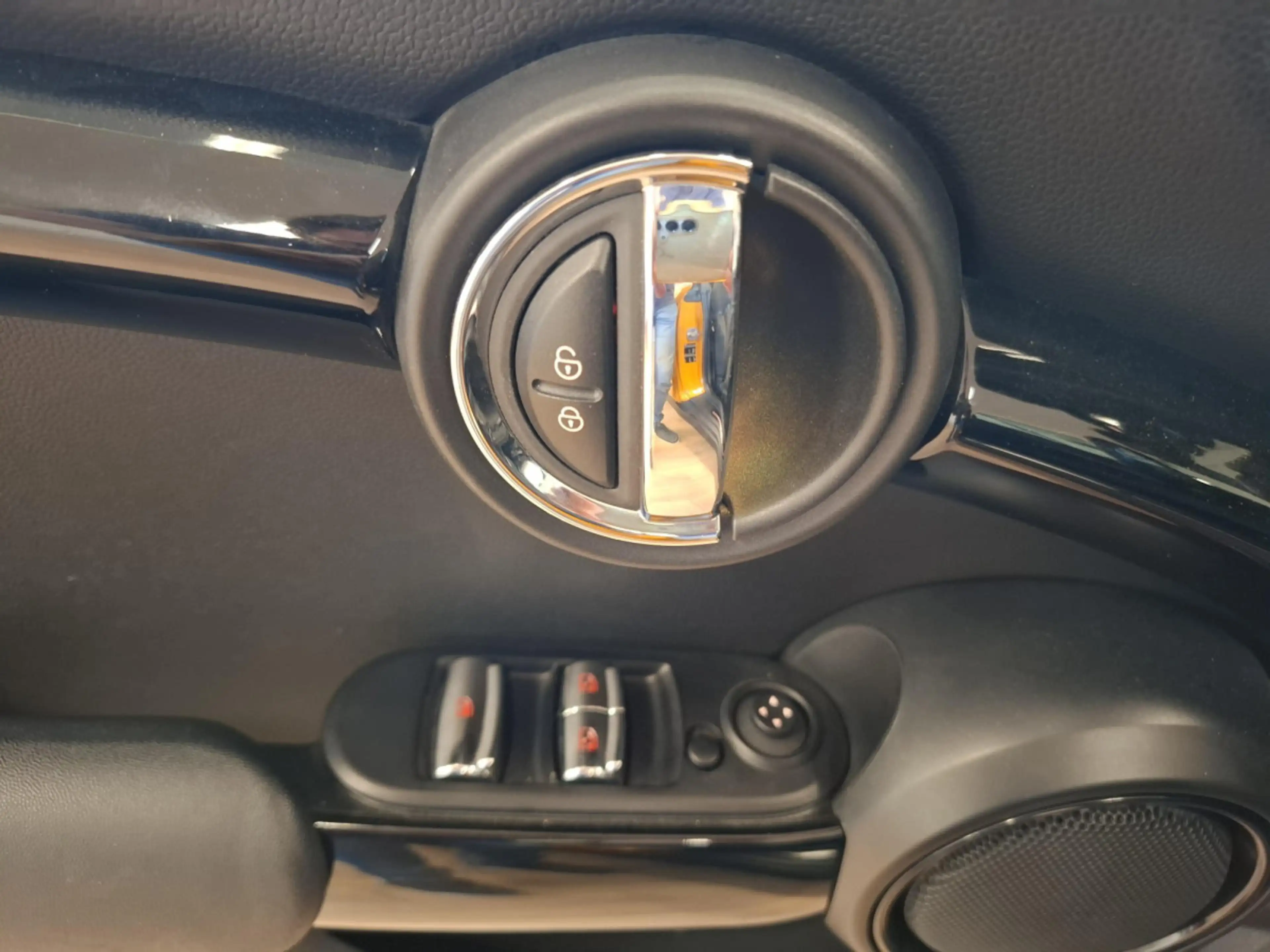 MINI Cooper Cabrio 1.5d 115 — photo 12