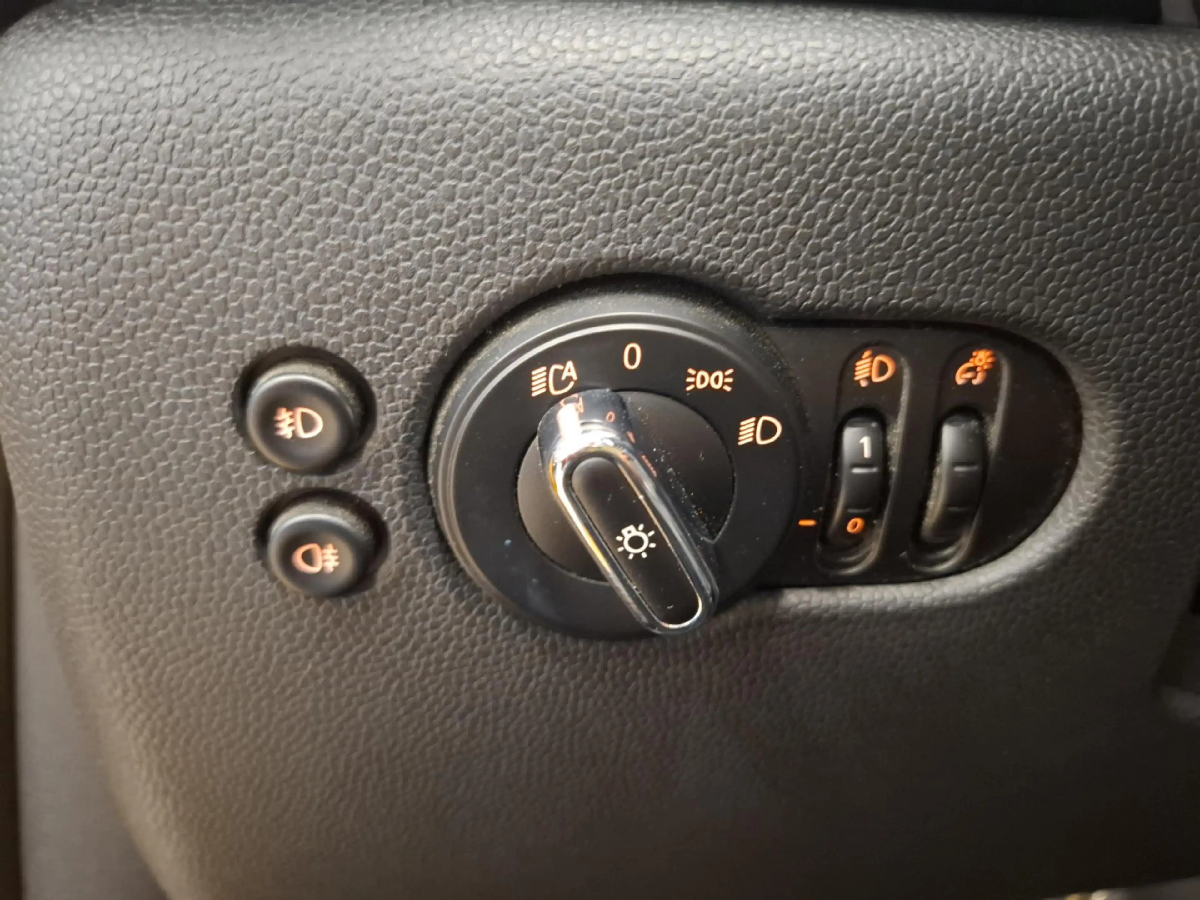 MINI Cooper Cabrio 1.5d 115 — photo 13