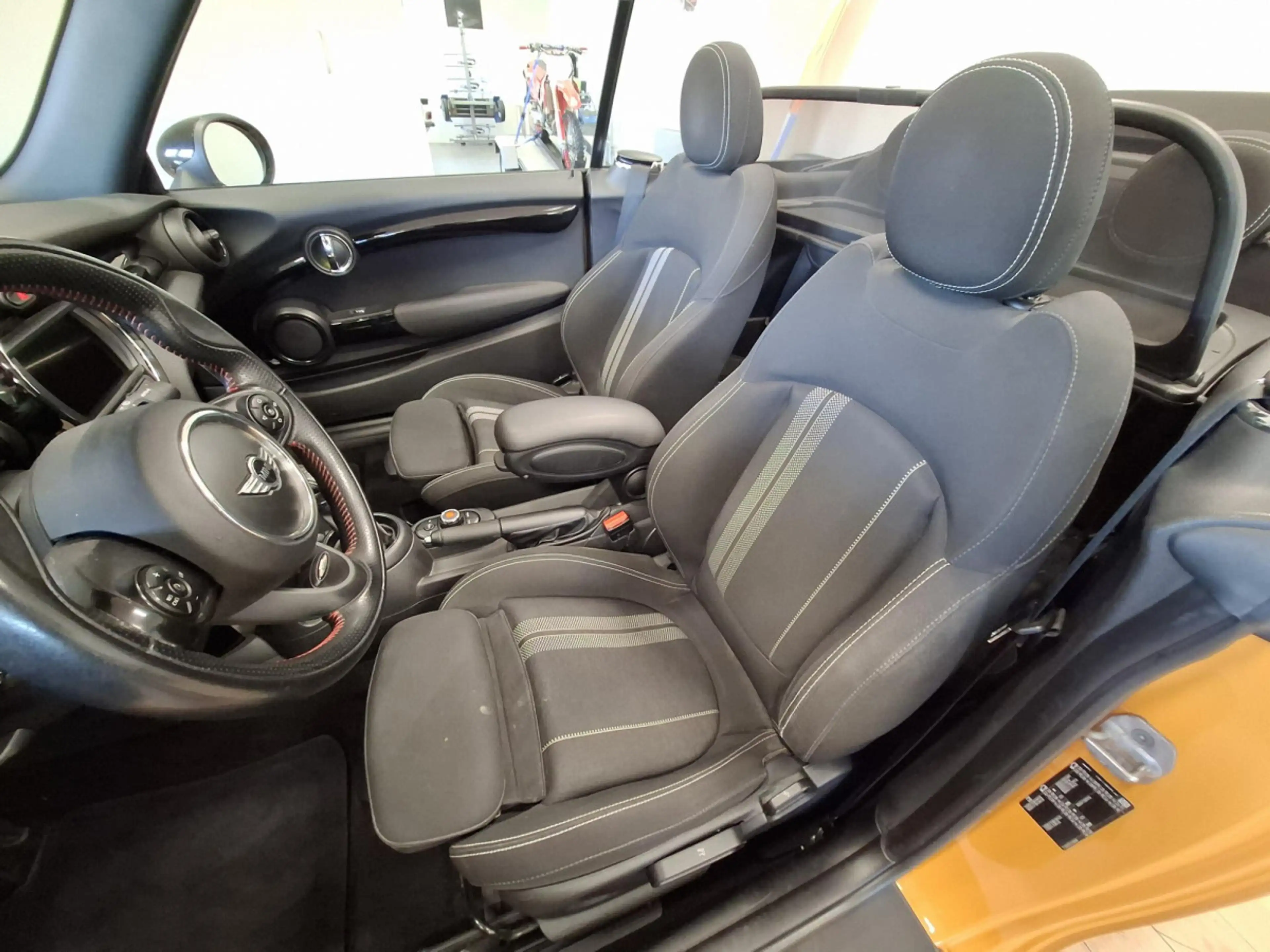 MINI Cooper Cabrio 1.5d 115 — photo 10
