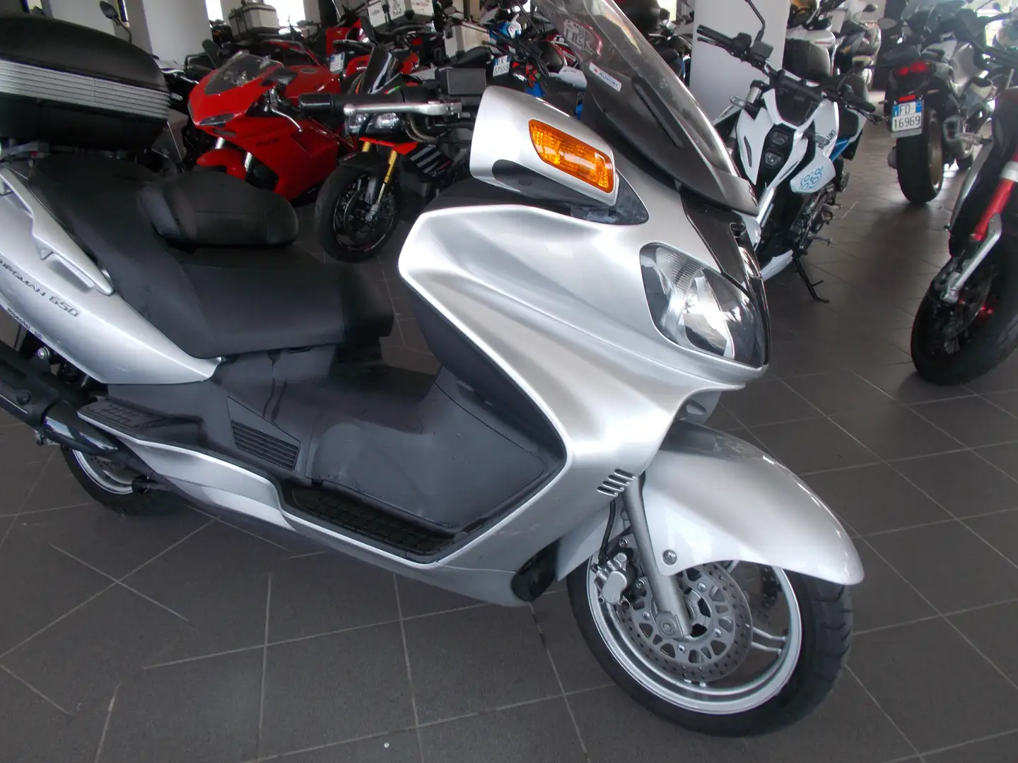Suzuki Burgman 650 Argento - 1
