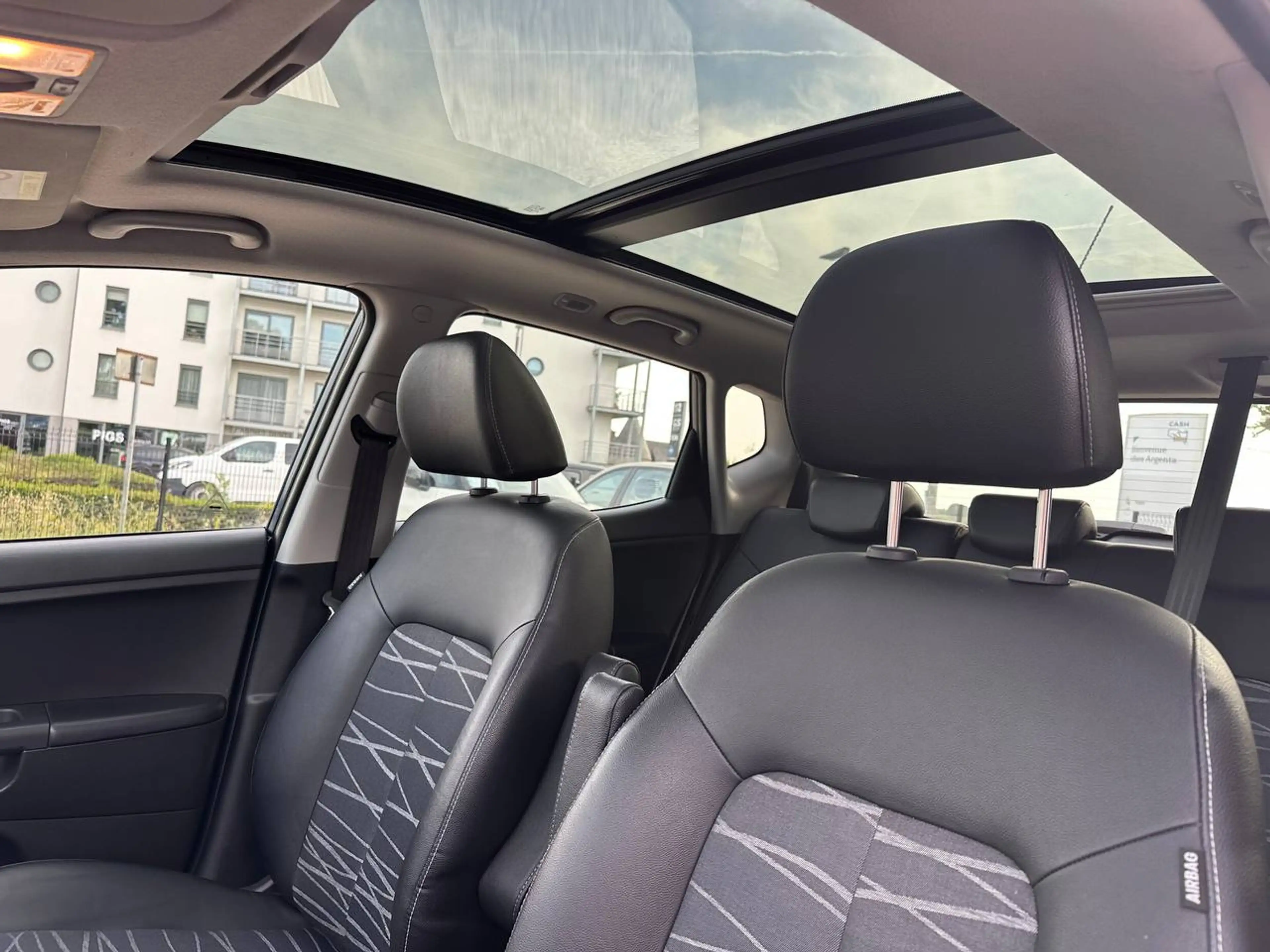 Kia Venga Venga 1.4i * TOIT PANORAMIQUE OUVRANT ! * — photo 15