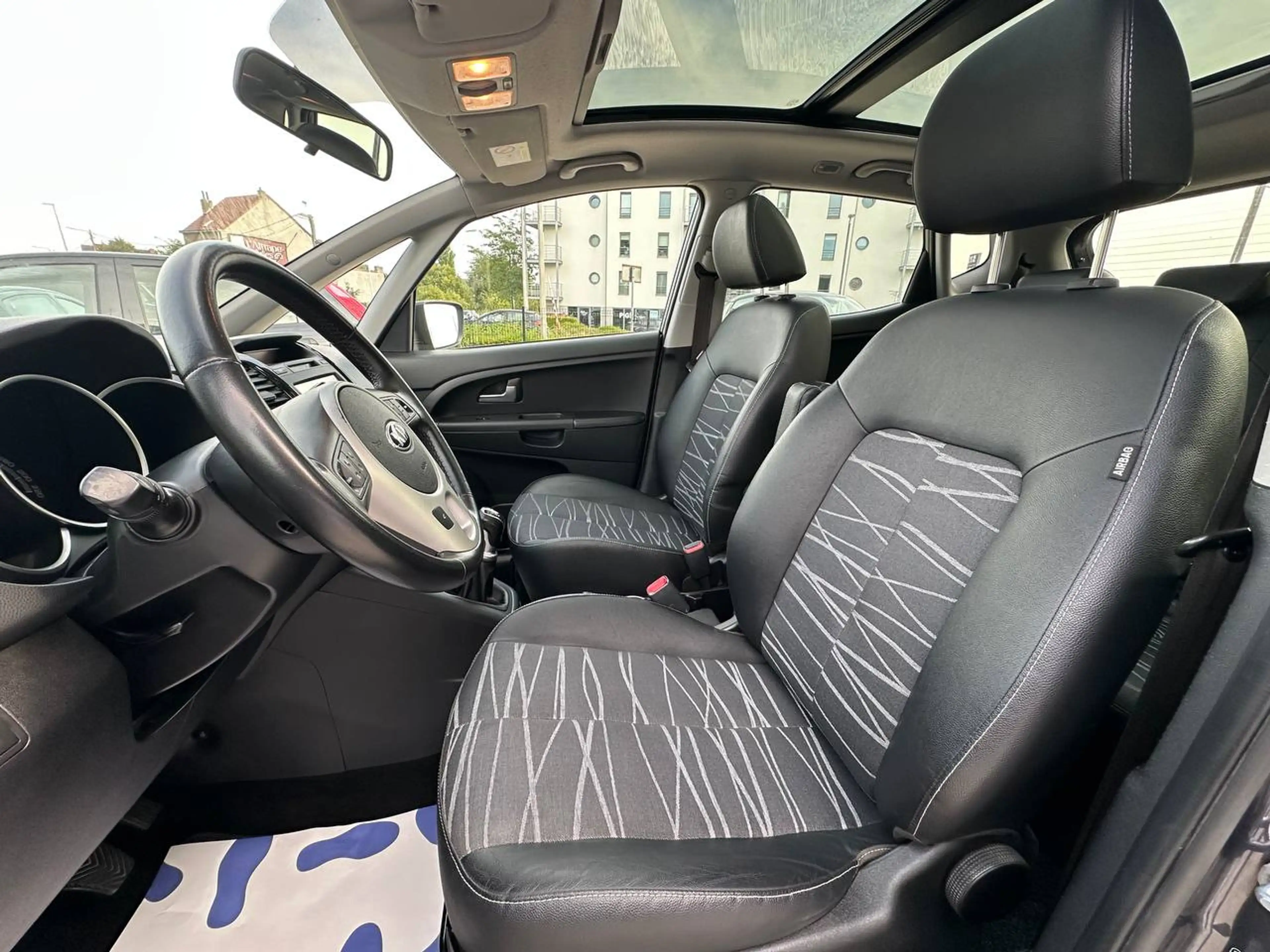 Kia Venga Venga 1.4i * TOIT PANORAMIQUE OUVRANT ! * — photo 11