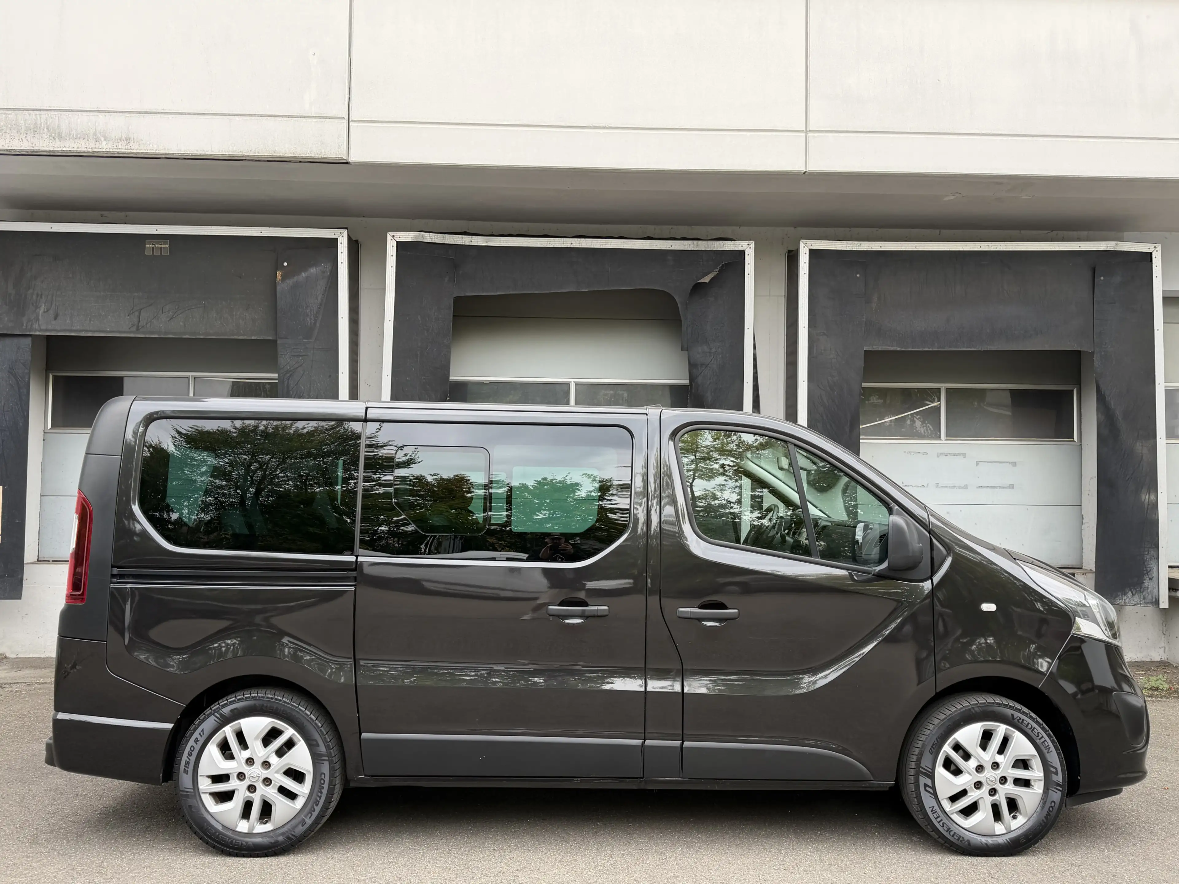 Opel Vivaro Combi L1H1 8-Sitzer Tempomat Kamera AHK — photo 7