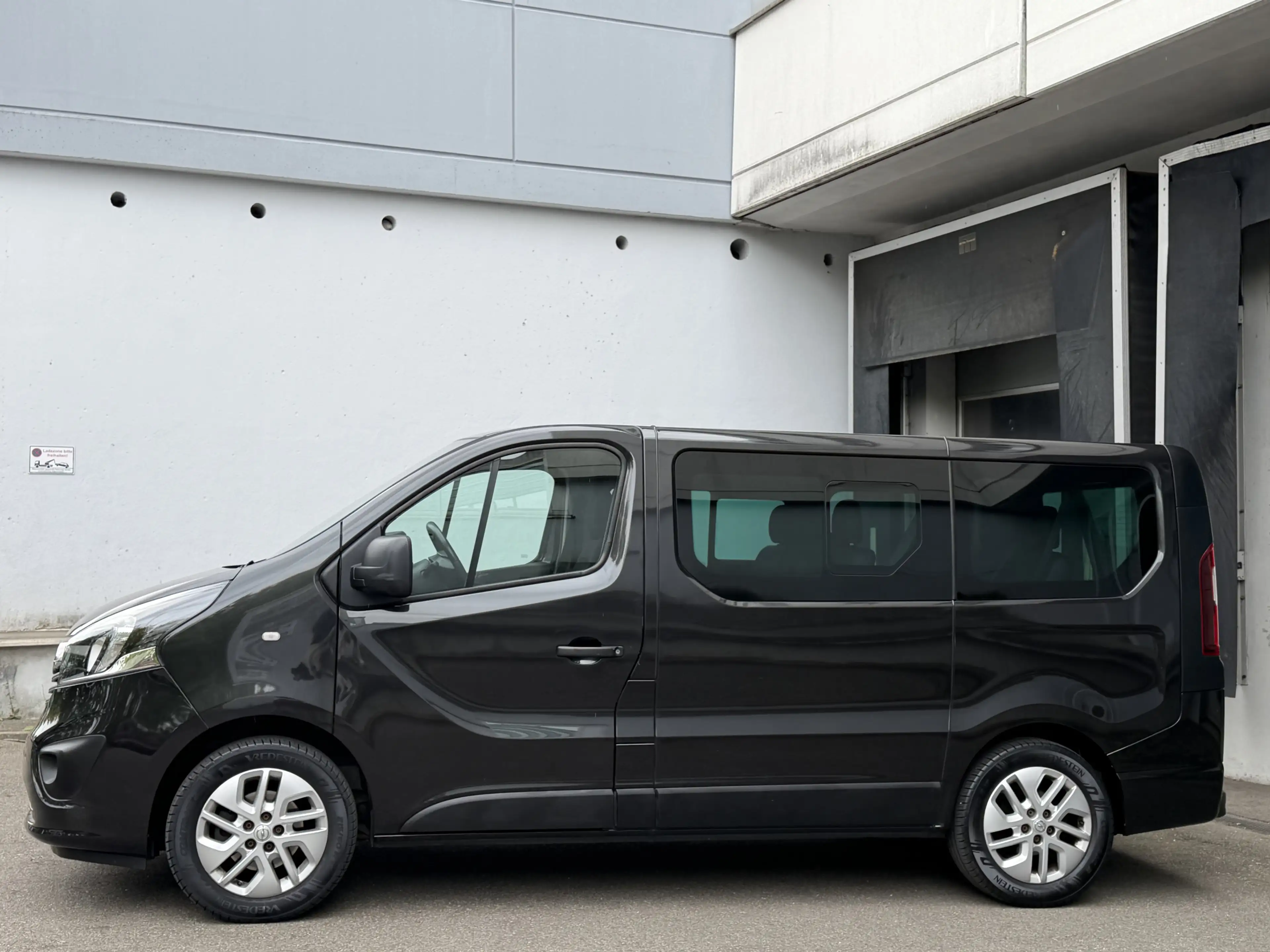 Opel Vivaro Combi L1H1 8-Sitzer Tempomat Kamera AHK — photo 3