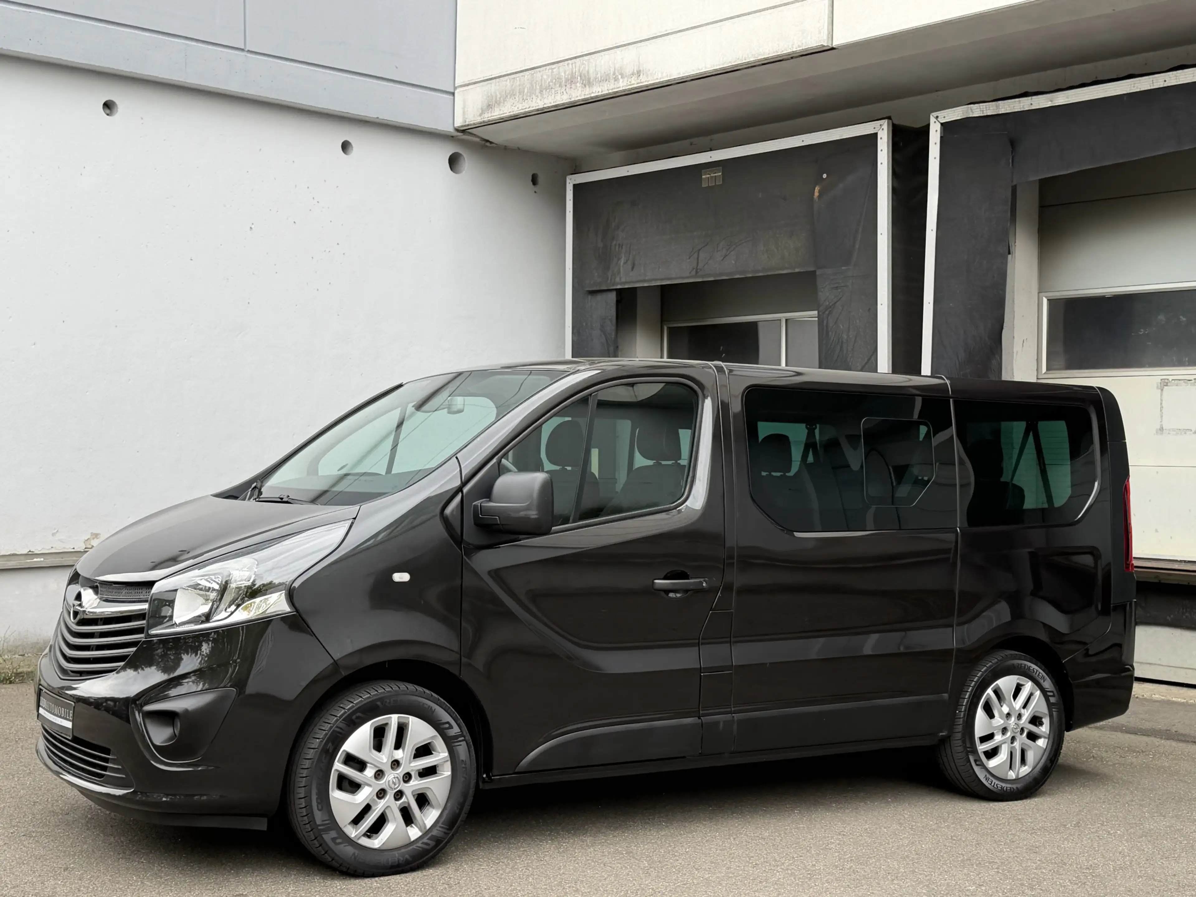 Opel Vivaro Combi L1H1 8-Sitzer Tempomat Kamera AHK — photo 2