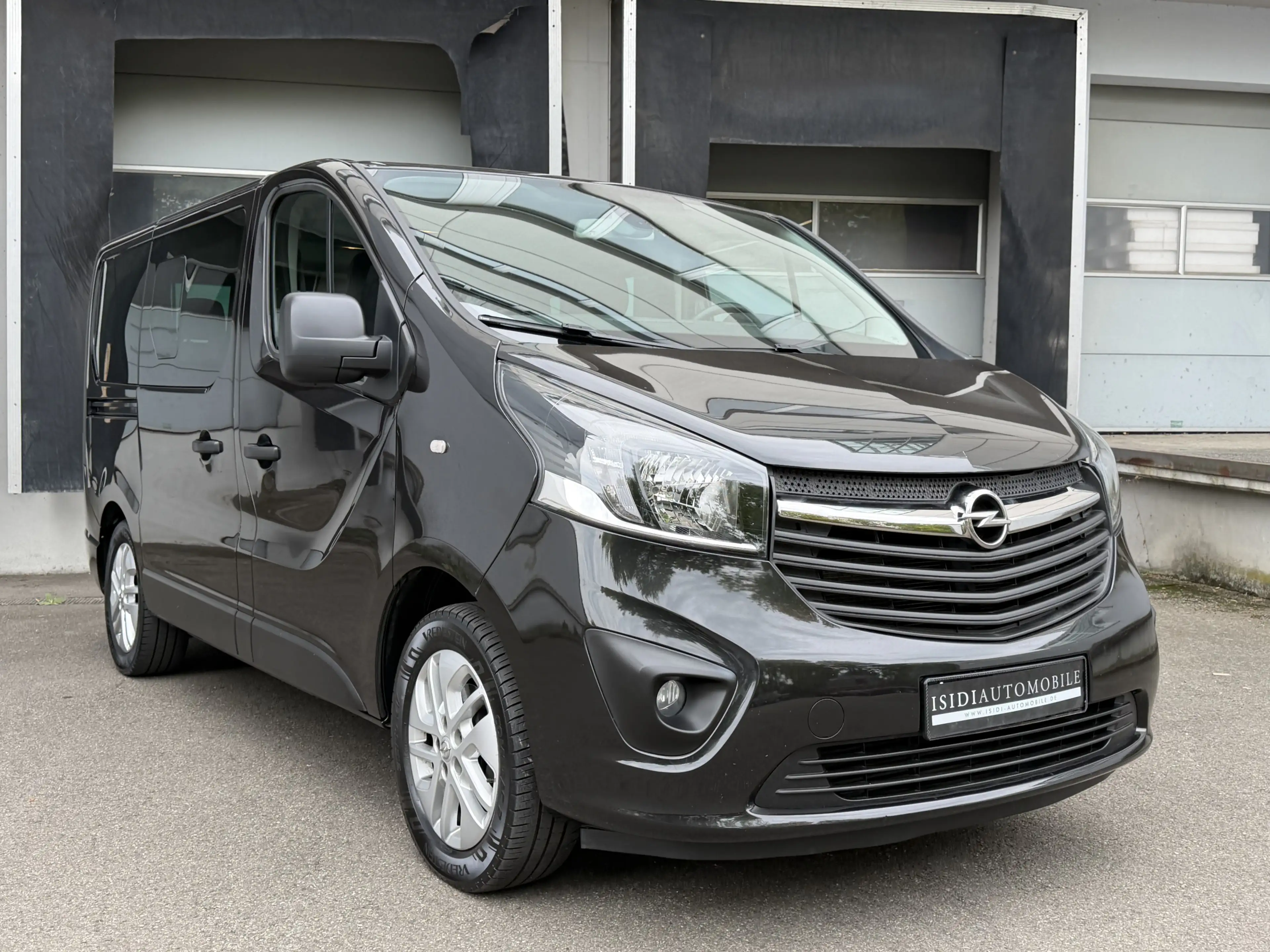Opel Vivaro Combi L1H1 8-Sitzer Tempomat Kamera AHK — photo 9