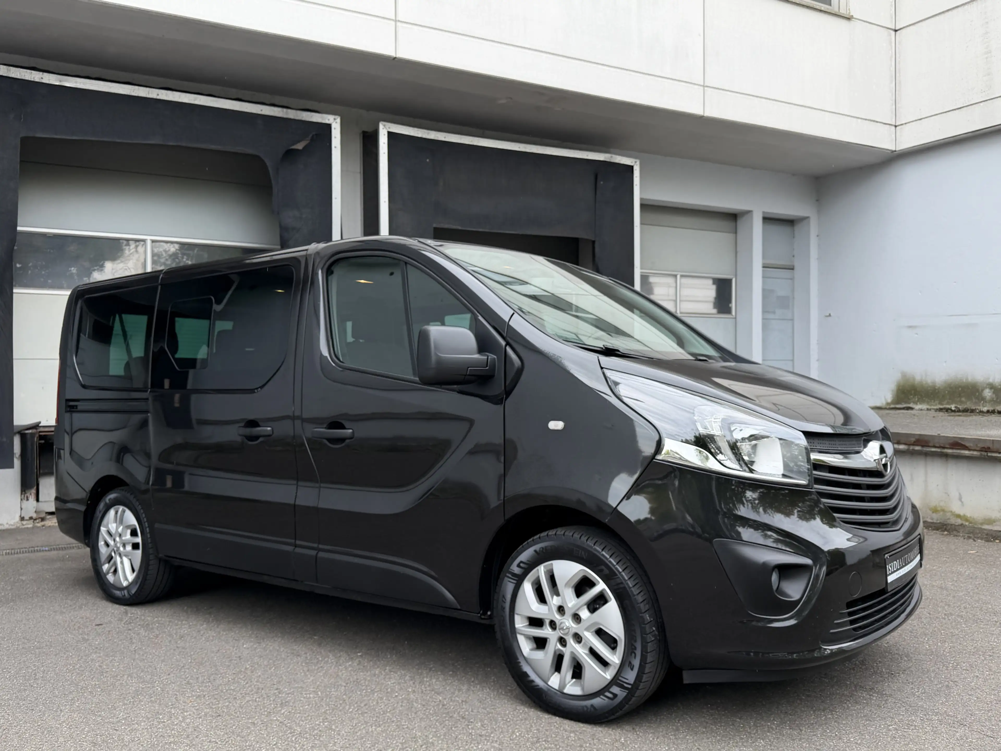 Opel Vivaro Combi L1H1 8-Sitzer Tempomat Kamera AHK — photo 8