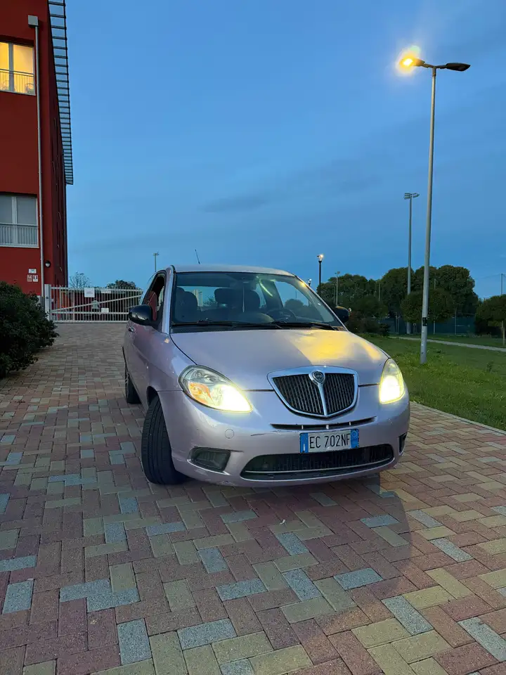 Lancia Ypsilon