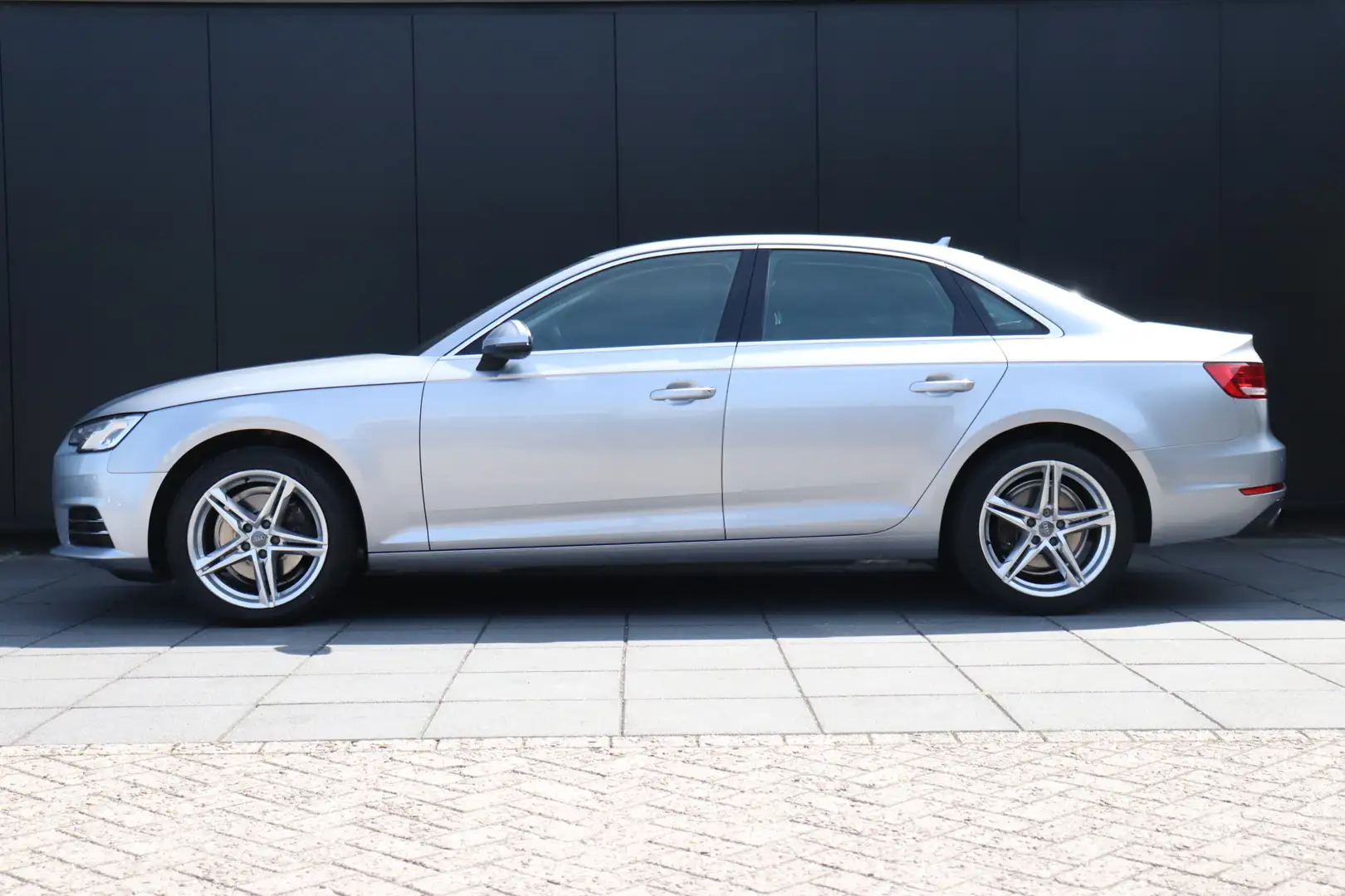 Audi A4 Limousine 2.0 TFSI ultra Design Pro Line Plus | ST Grau - 2
