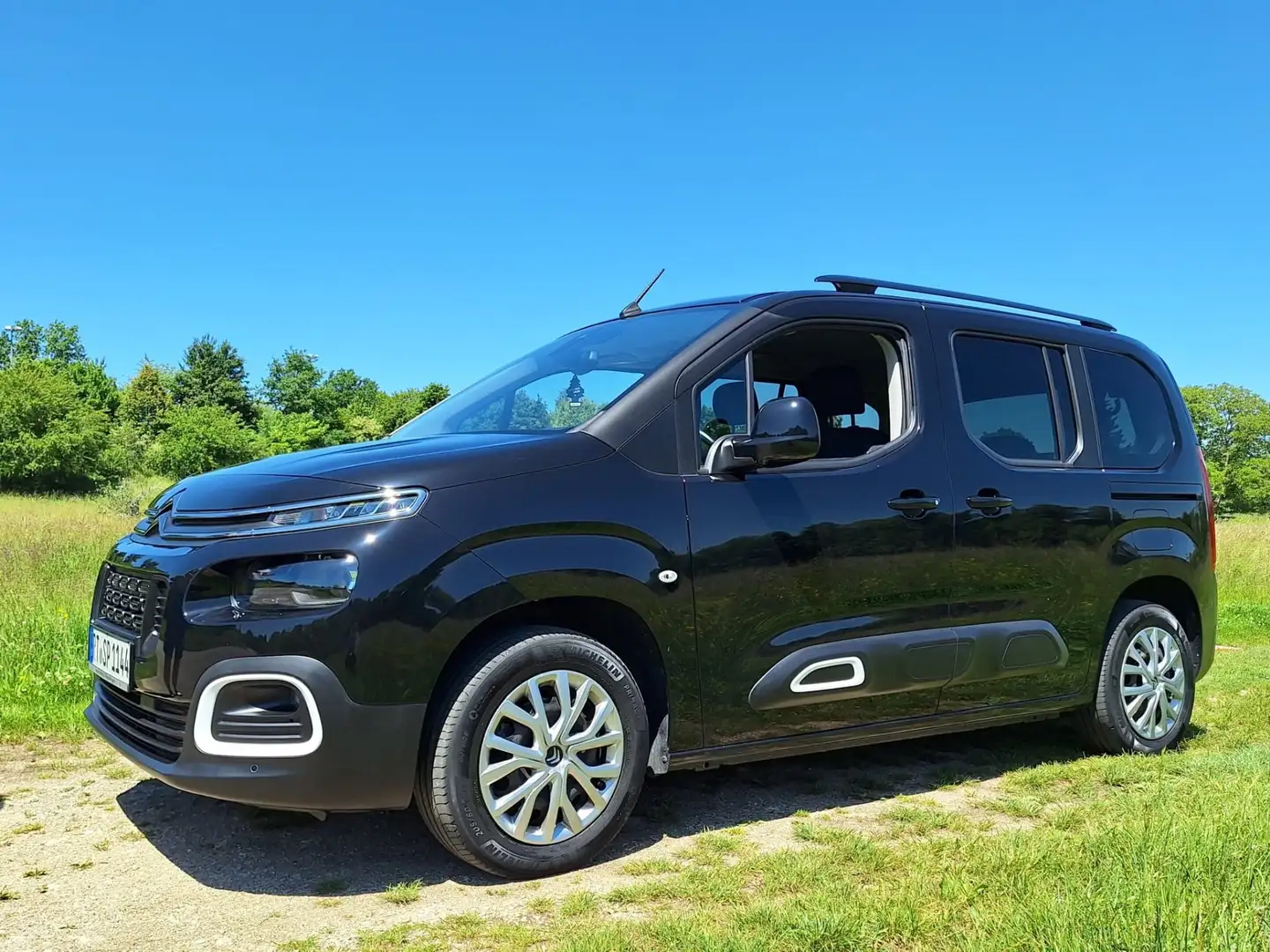 Citroen Berlingo M PureTech 110 FEEL crna - 1