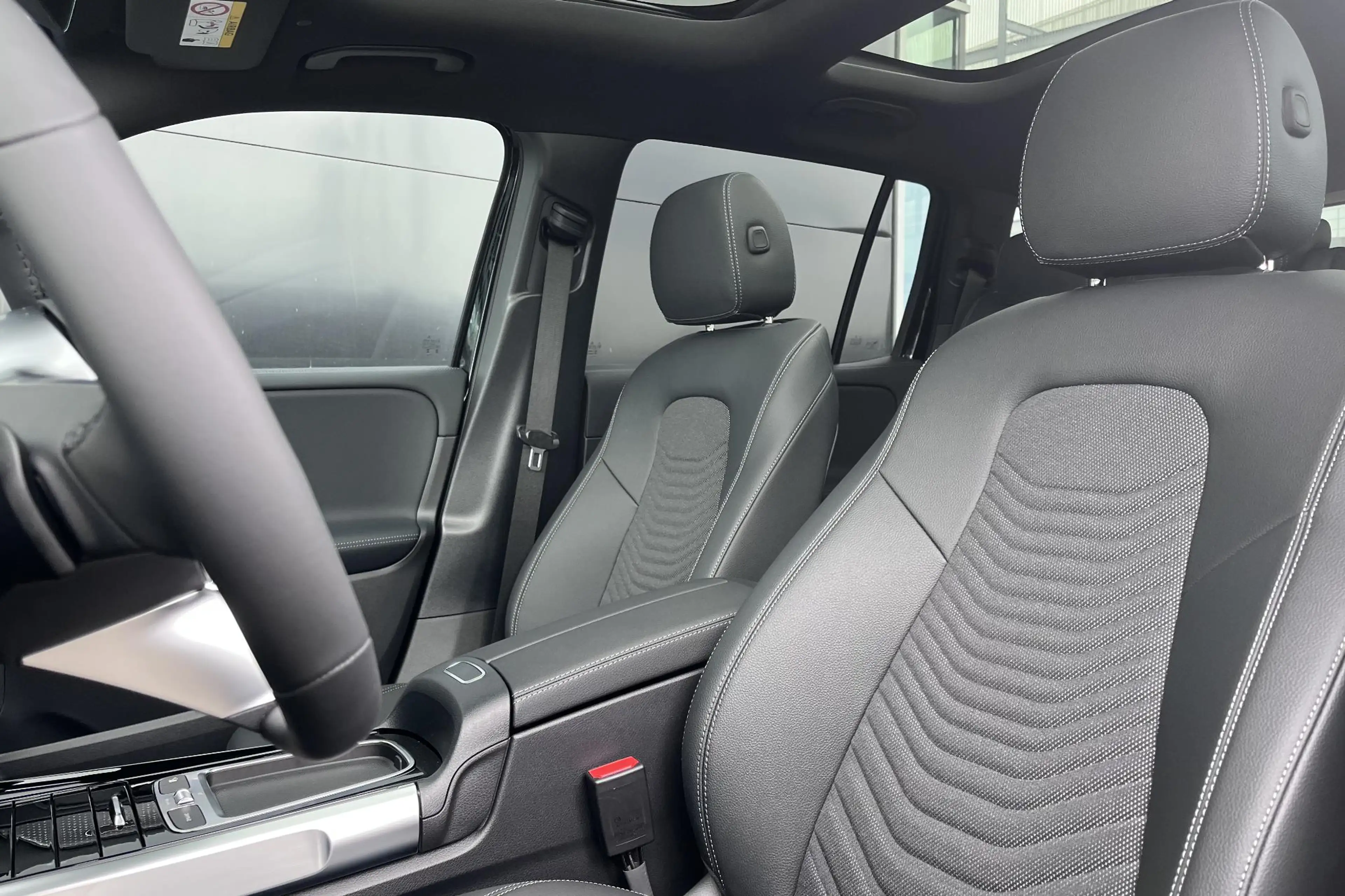 Mercedes-Benz EQB 250 EQB 250+ Business Solution Luxury | Winterpakket | — photo 11