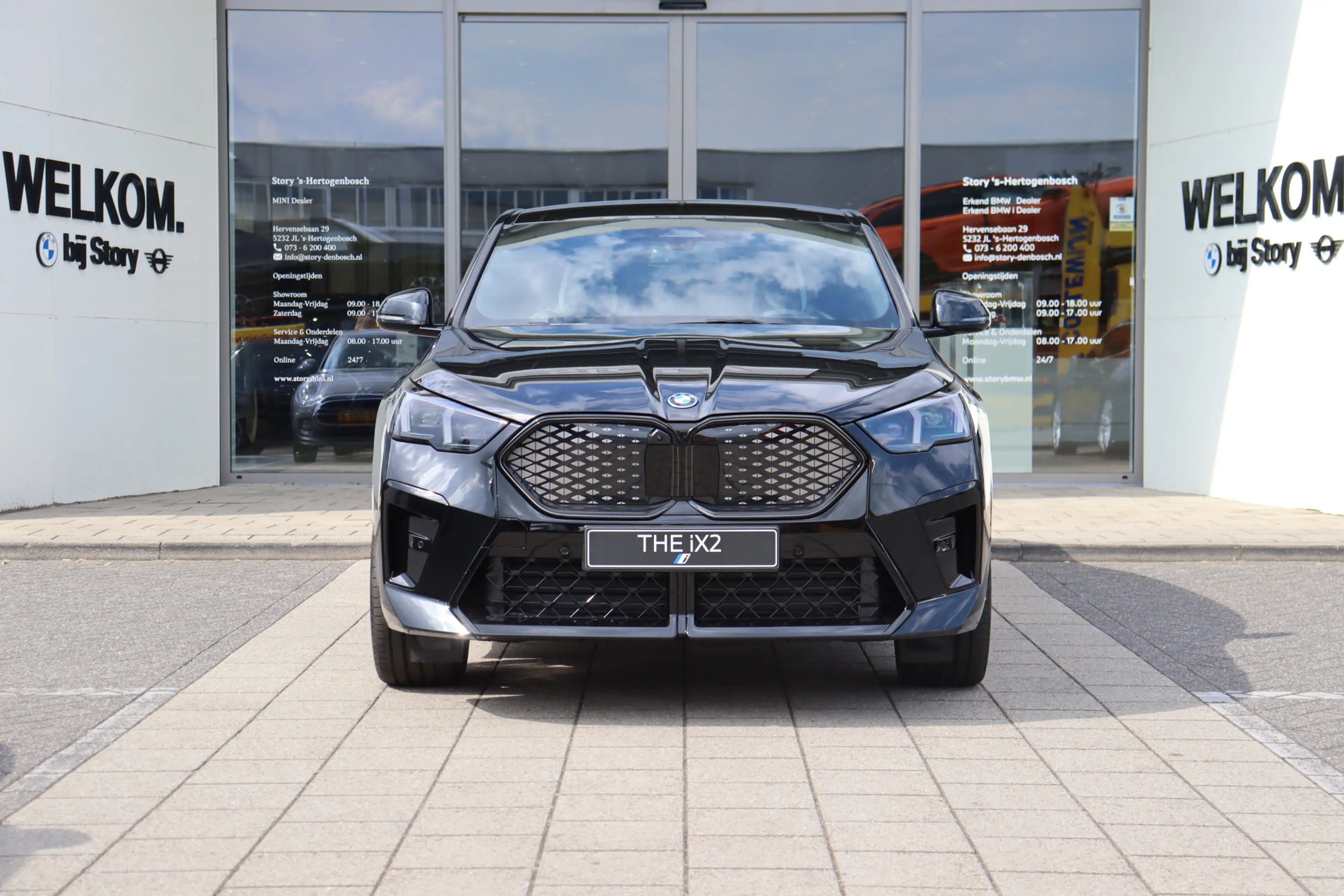 BMW iX2 eDrive20 M Sport / Panoramadak / Trekhaak / Sports — photo 2