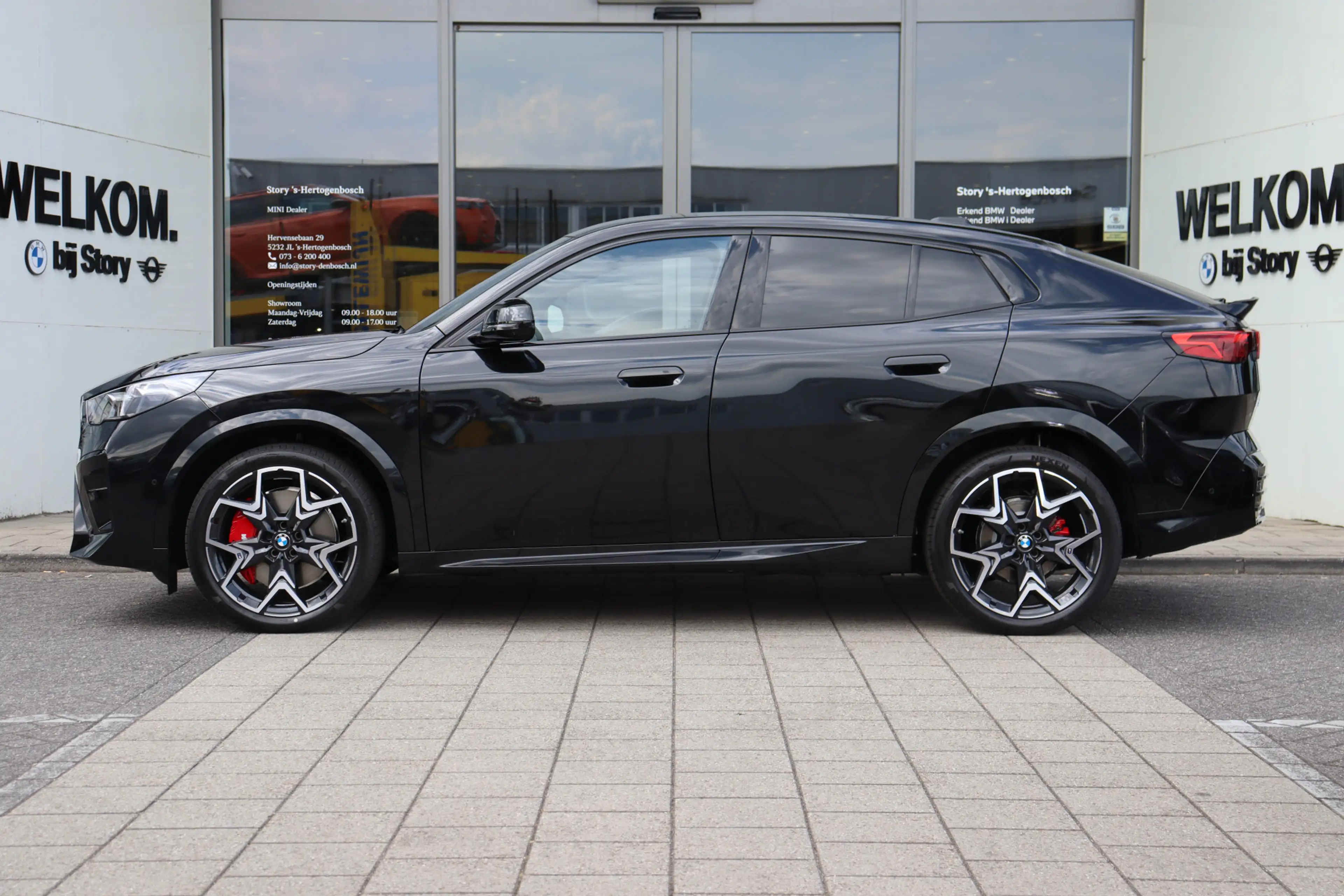 BMW iX2 eDrive20 M Sport / Panoramadak / Trekhaak / Sports — photo 3