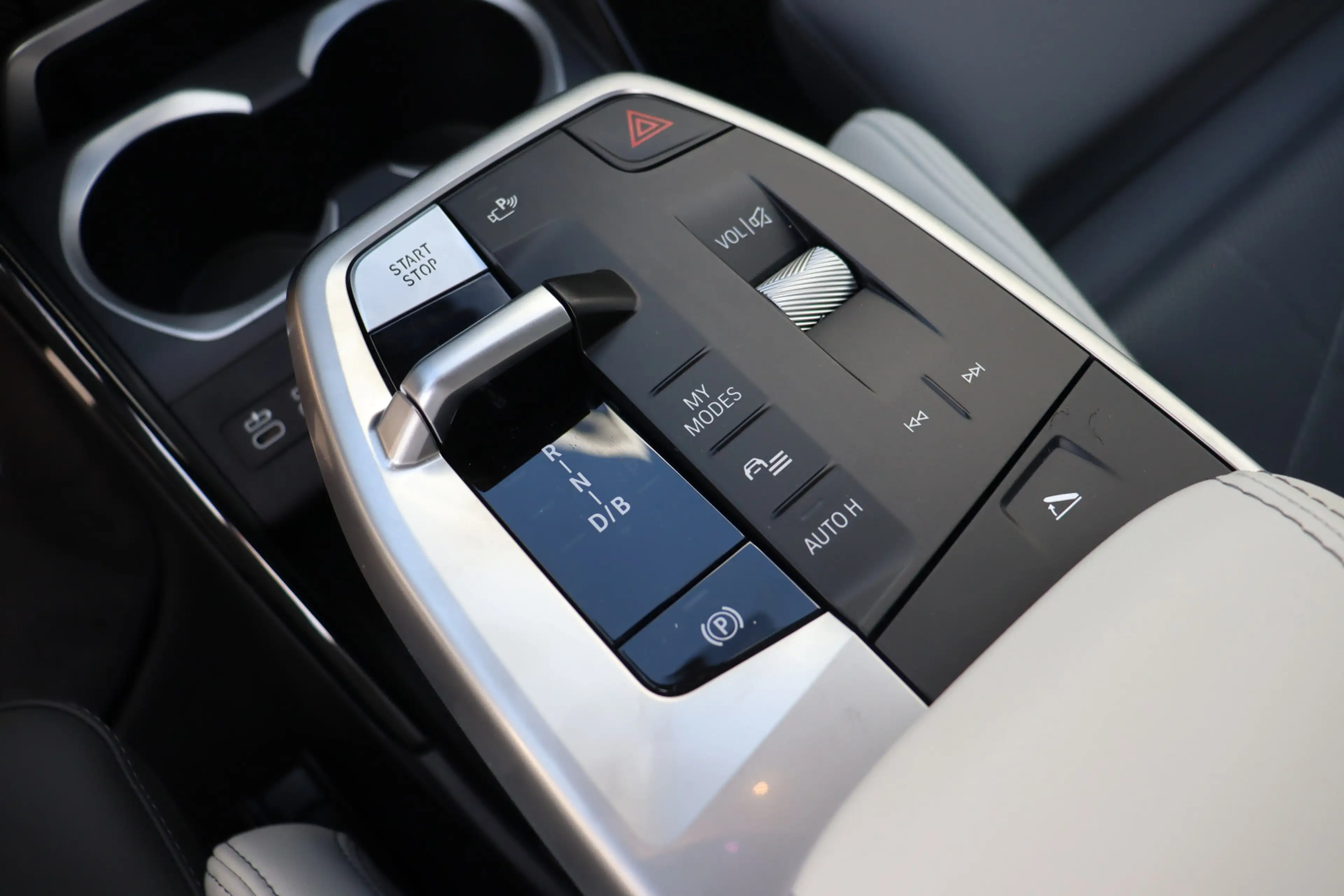 BMW iX2 eDrive20 M Sport / Panoramadak / Trekhaak / Sports — photo 10
