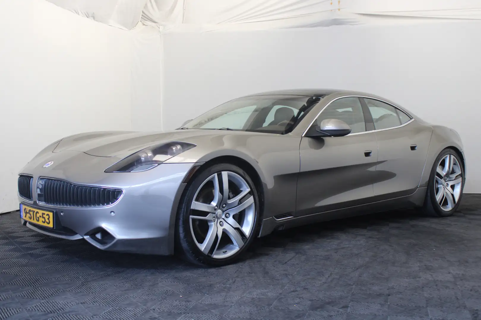 Fisker Karma 2.0 EcoChic Grau - 1
