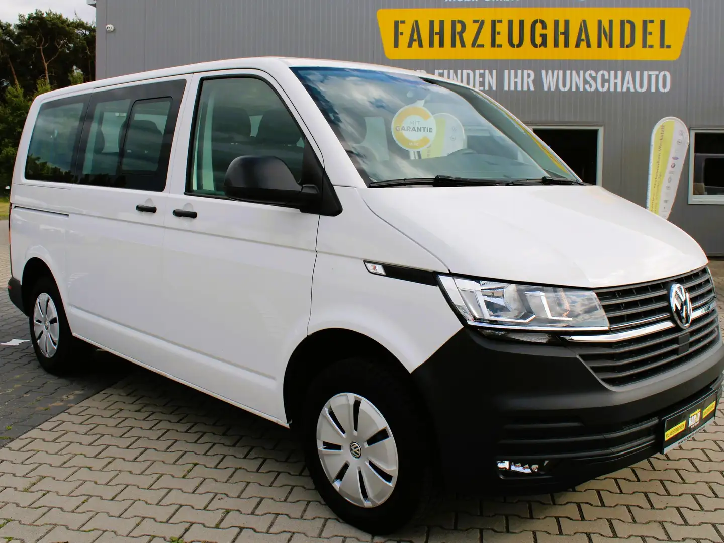 Volkswagen T6.1 Kombi FWD*PDC*KLIMA*9-SITZER*DSG* Blanco - 1
