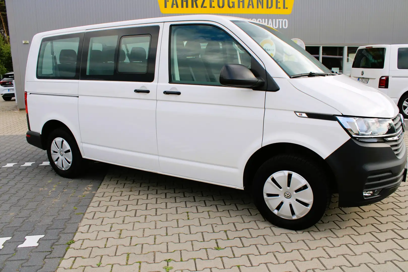 Volkswagen T6.1 Kombi FWD*PDC*KLIMA*9-SITZER*DSG* Blanco - 2