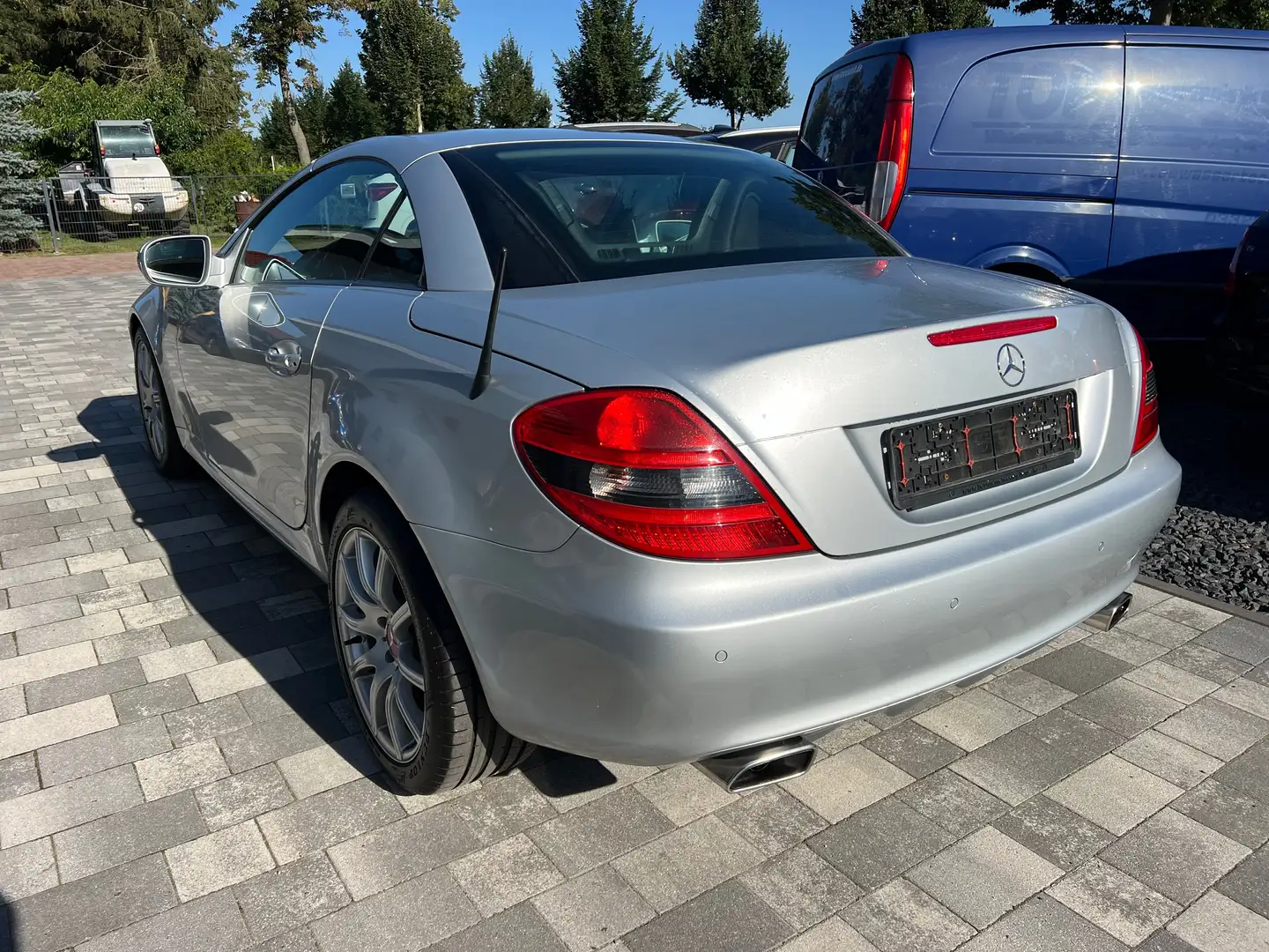 Mercedes-Benz SLK 300 SLK 300 Aut. Xenon Leder Navi Airscarf Soundsystem Šedá - 2