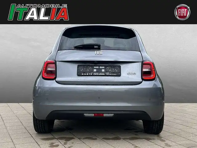 Fiat 500e view 4