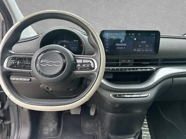 Fiat 500e view 7
