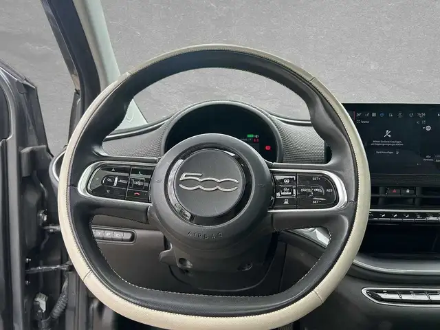 Fiat 500e view 11