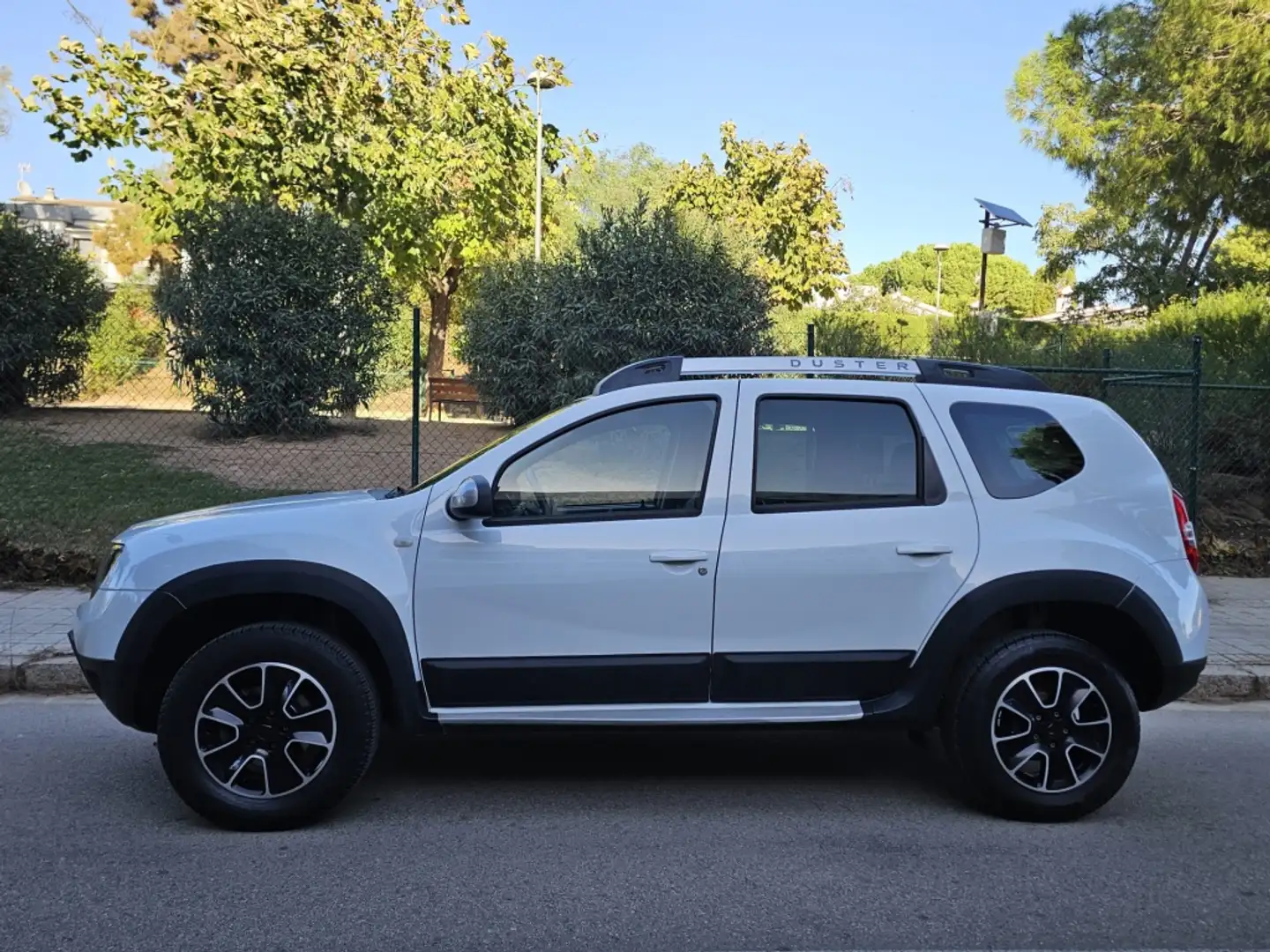 Dacia Duster 1.5dCi SL Blackshadow 4x2 110 Blanco - 1
