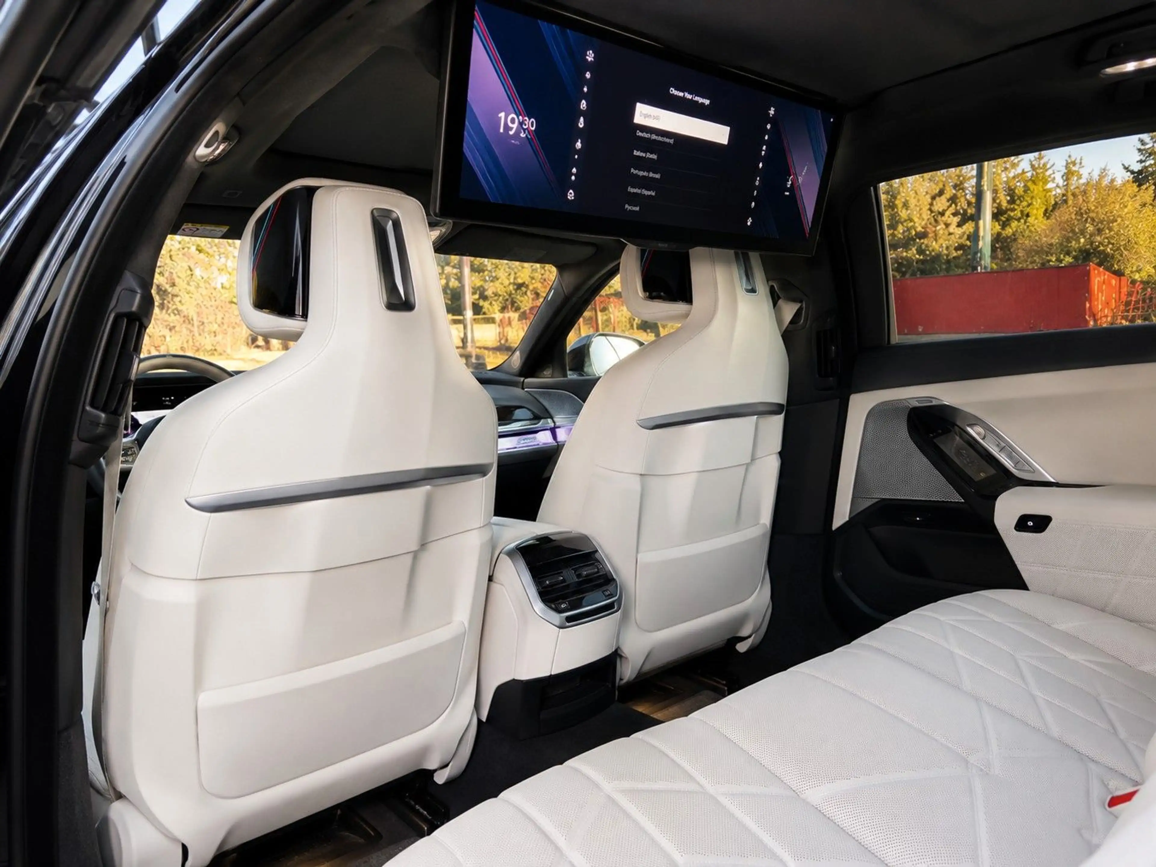 BMW i7 xDrive60 M Sport INDIVIDUAL*THEATER*CRISTAL* — photo 10