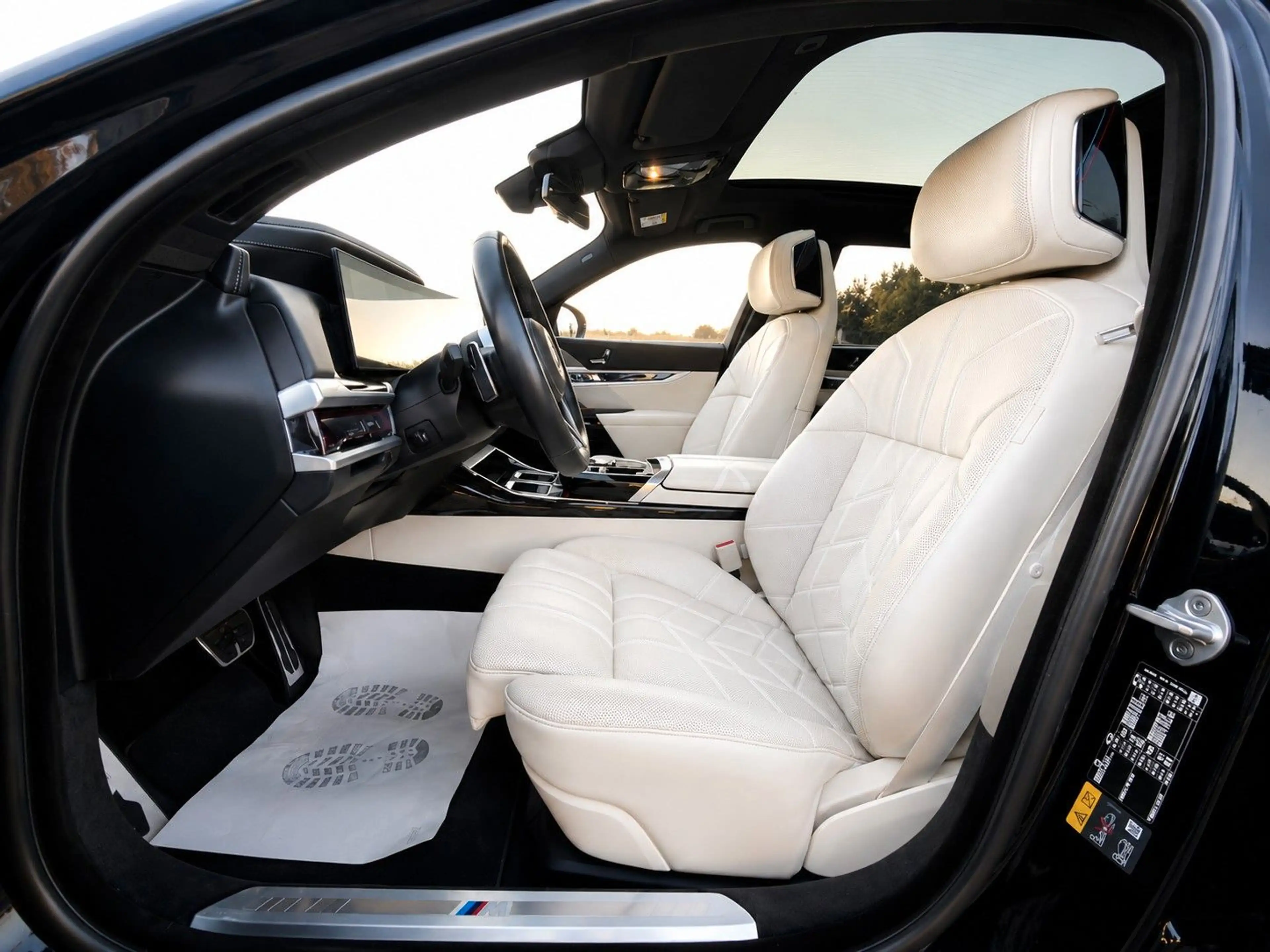BMW i7 xDrive60 M Sport INDIVIDUAL*THEATER*CRISTAL* — photo 8