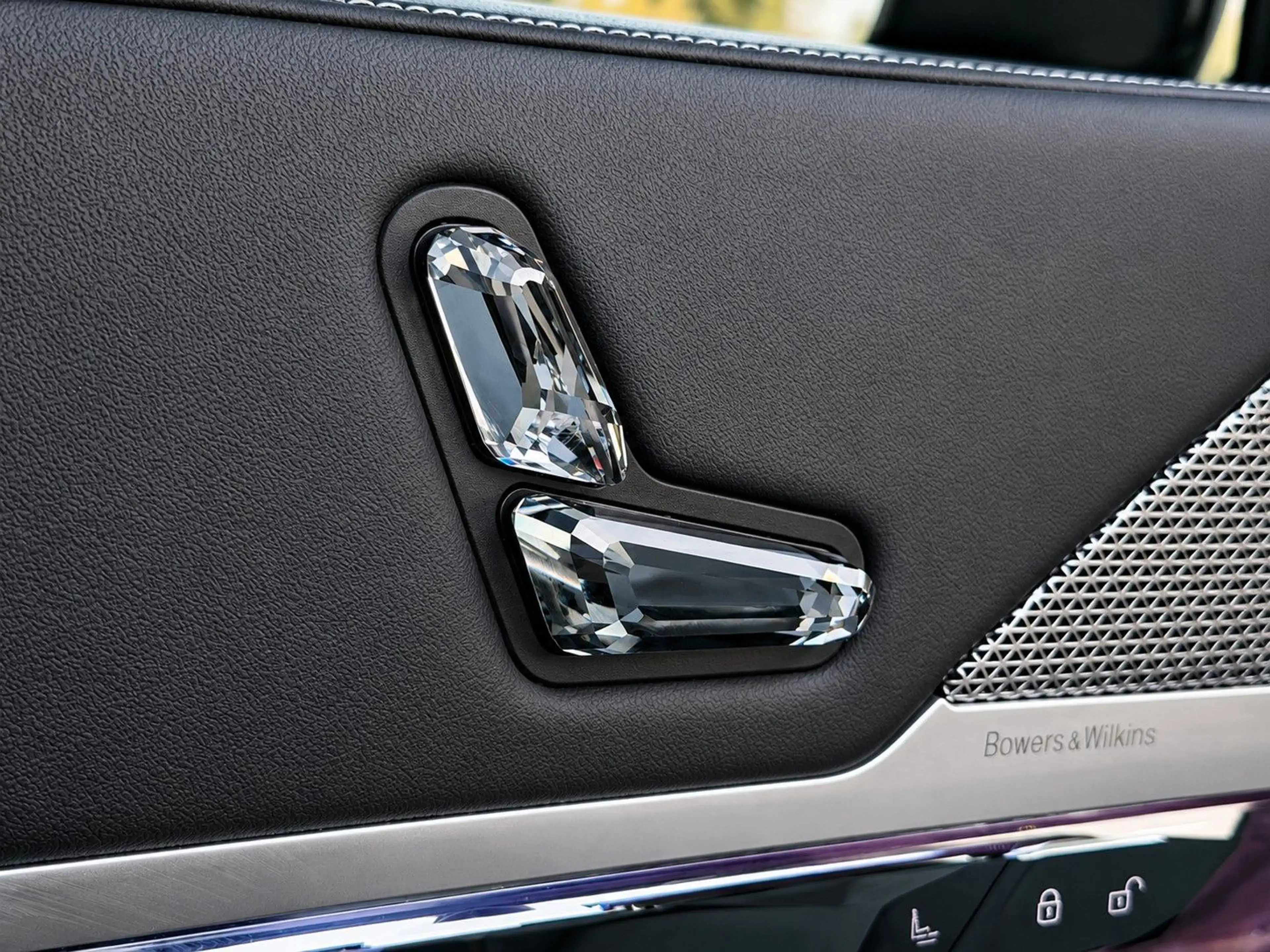 BMW i7 xDrive60 M Sport INDIVIDUAL*THEATER*CRISTAL* — photo 13