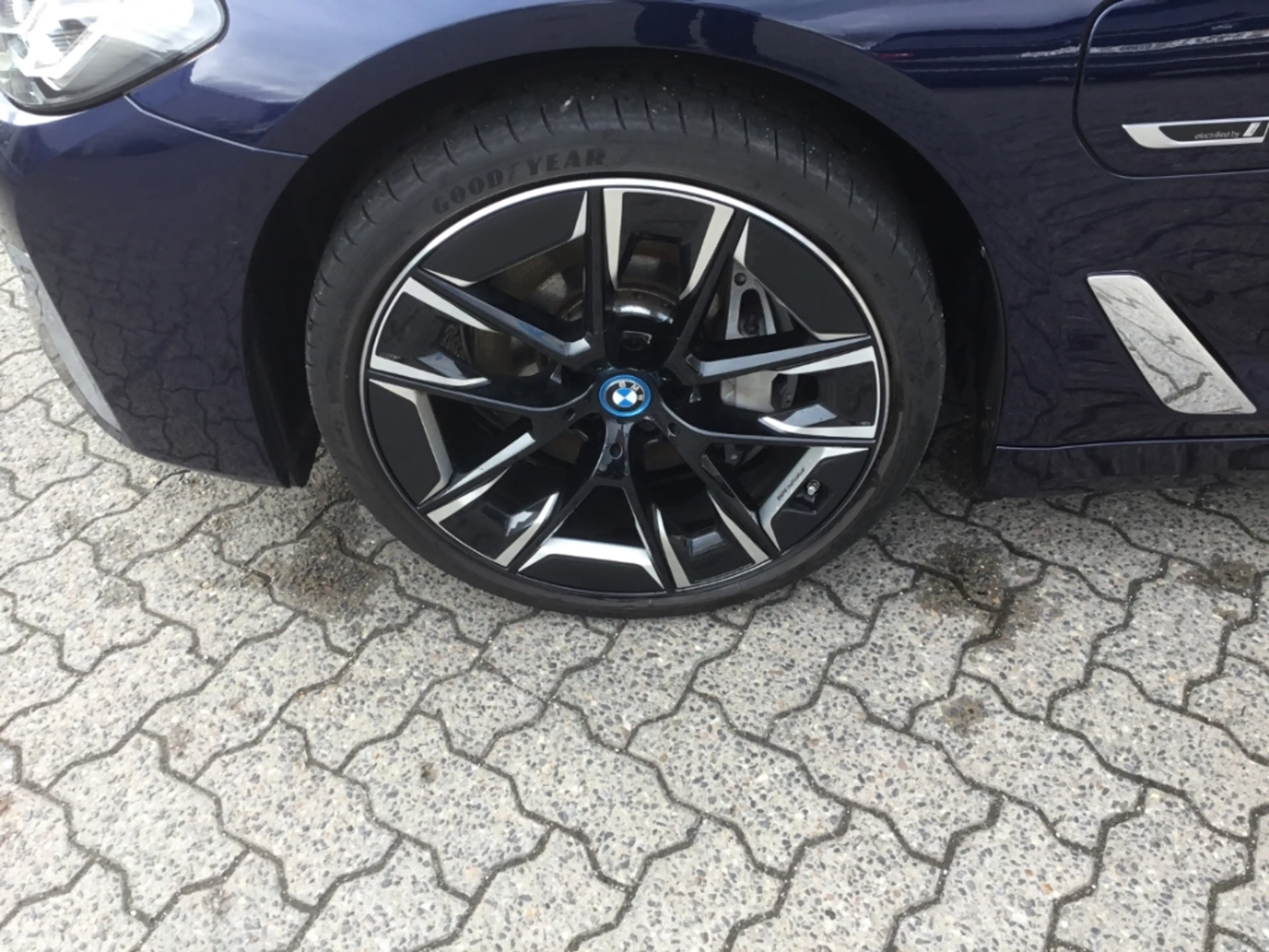 BMW 545 e xDrive HUD Navi Leder Memory Sitze Soundsystem L — photo 4