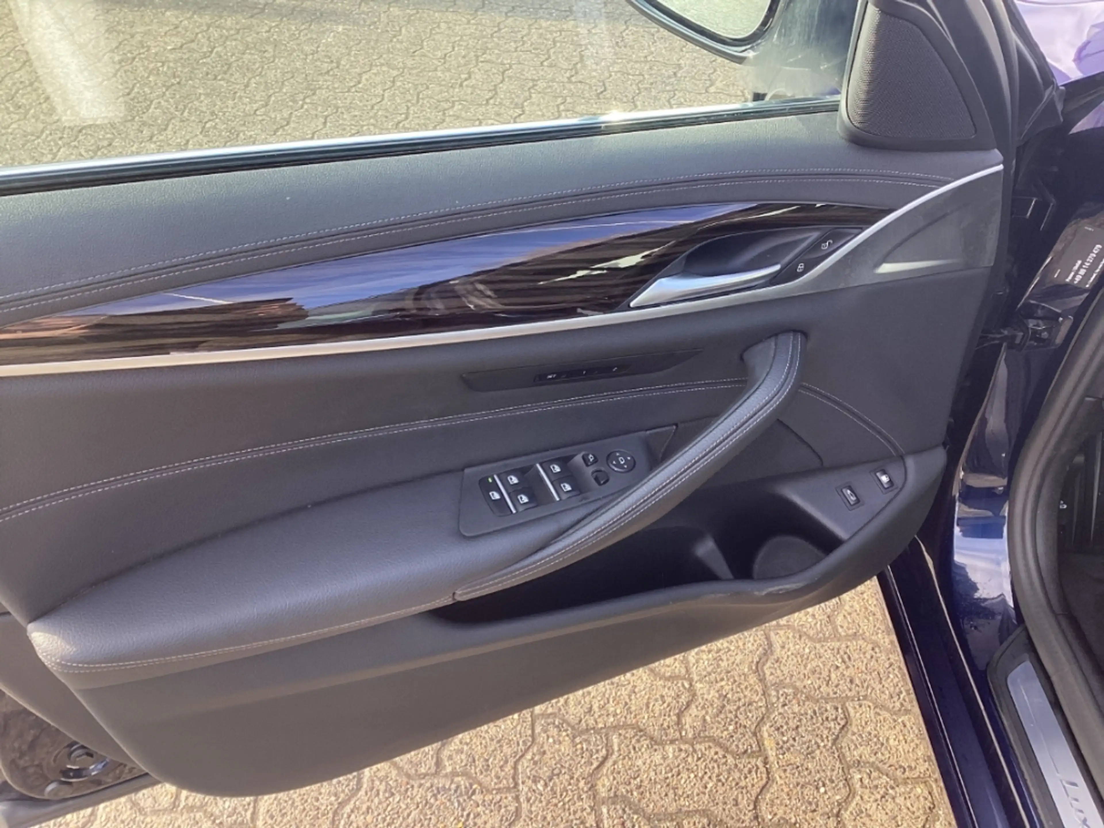 BMW 545 e xDrive HUD Navi Leder Memory Sitze Soundsystem L — photo 6