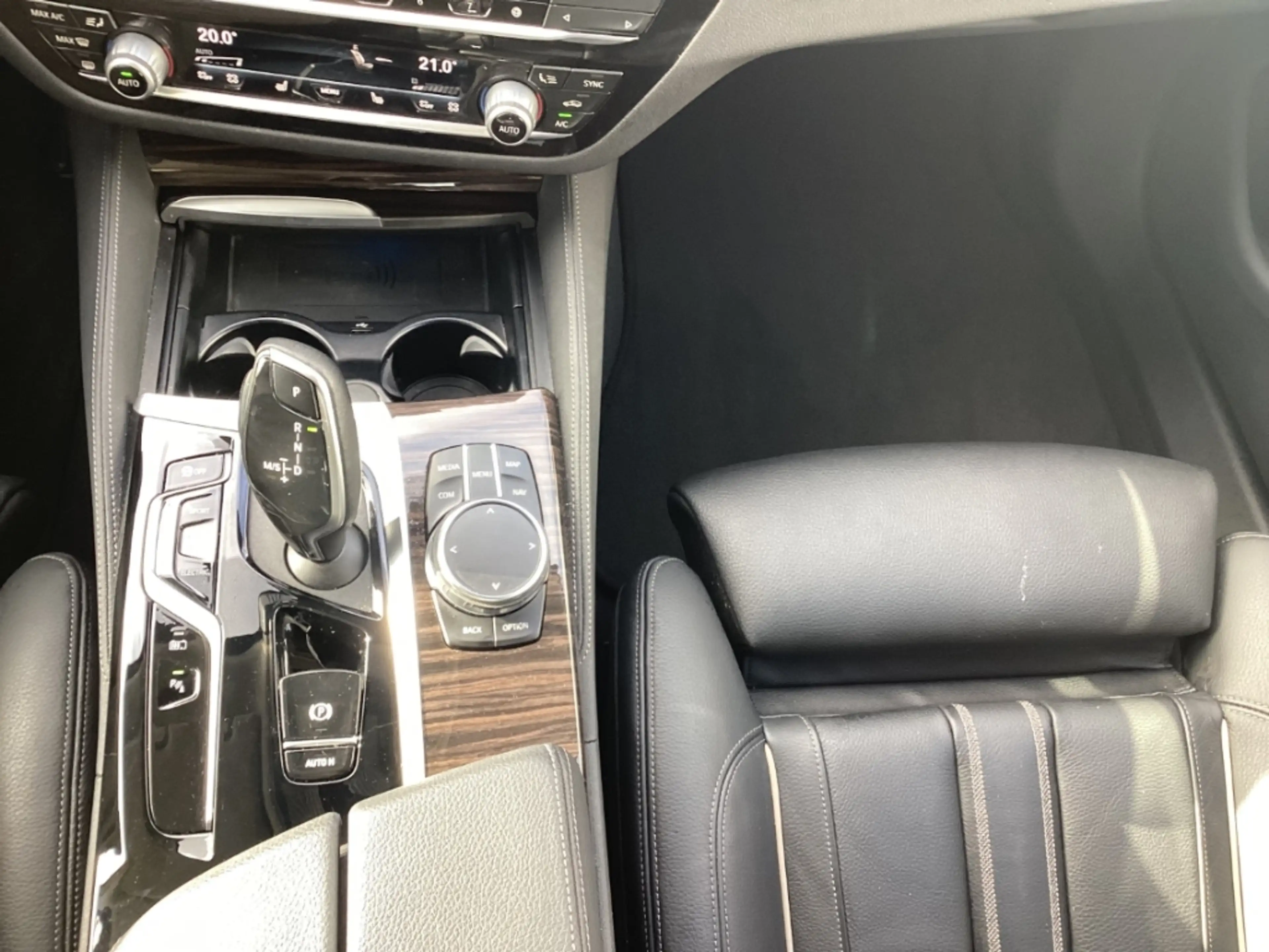 BMW 545 e xDrive HUD Navi Leder Memory Sitze Soundsystem L — photo 11