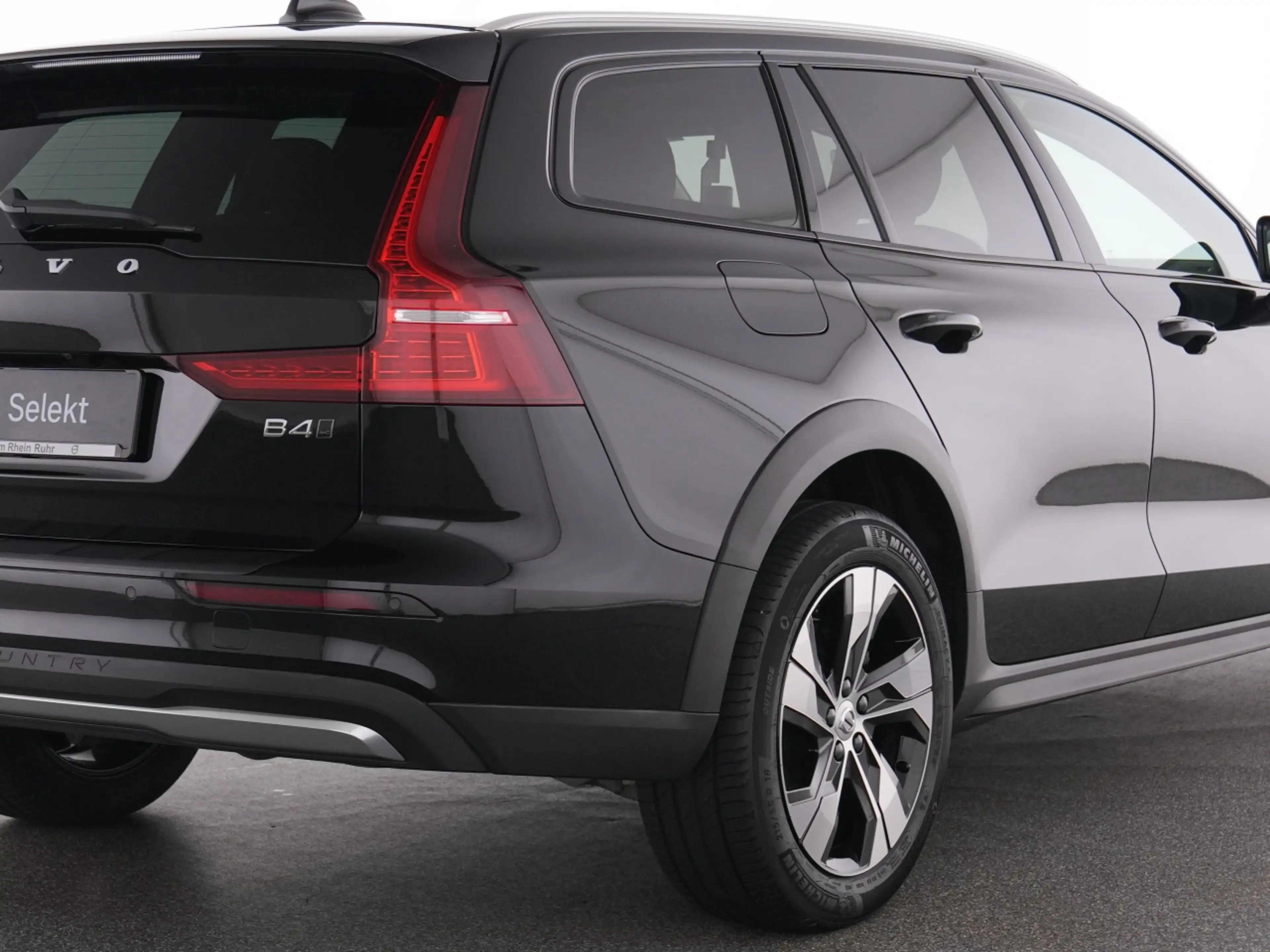 Volvo V60 Cross Country B4 (D) AWD  PLUS PANO+HKSOUND+ — photo 10