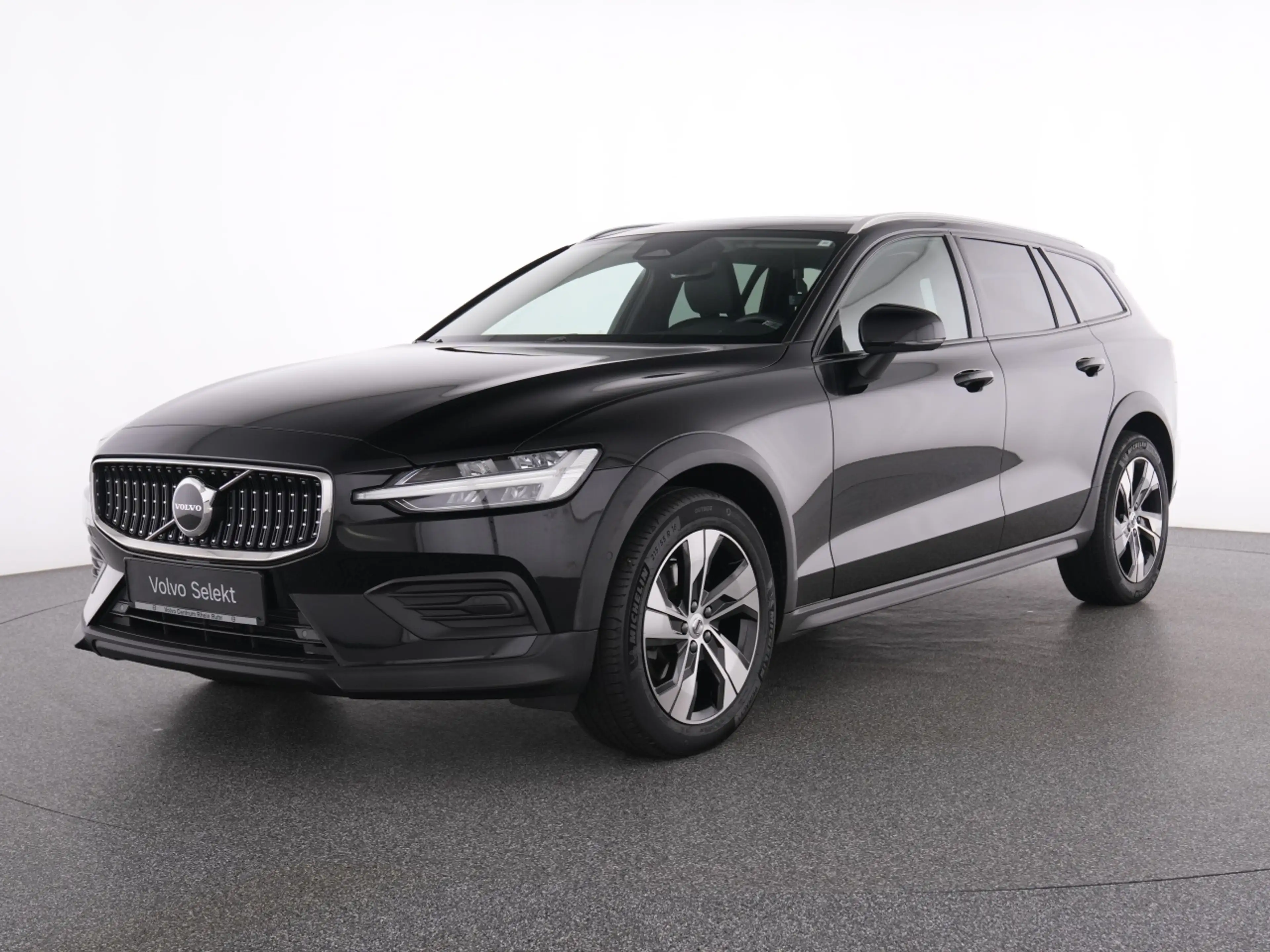 Volvo V60 Cross Country B4 (D) AWD  PLUS PANO+HKSOUND+ — photo 2