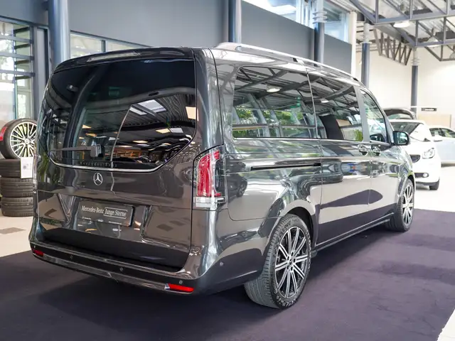 Mercedes-Benz V-Class view 3