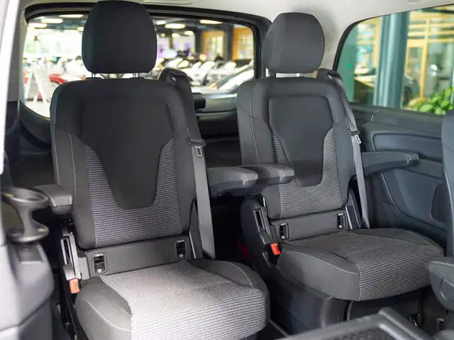 Mercedes-Benz V-Class view 11