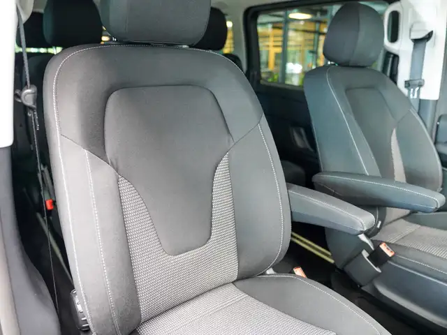 Mercedes-Benz V-Class view 8