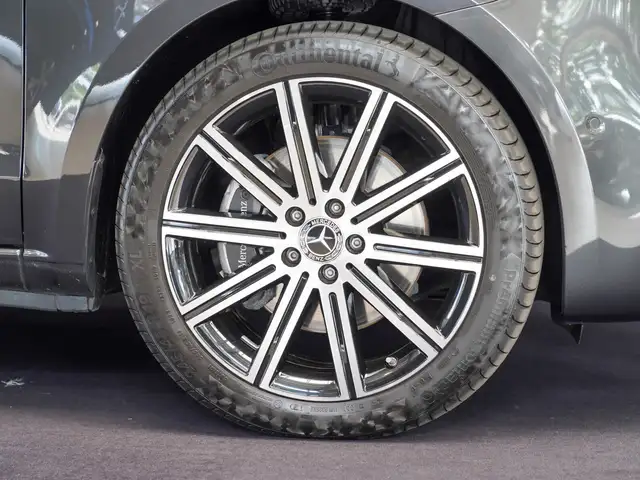 Mercedes-Benz V-Class view 2
