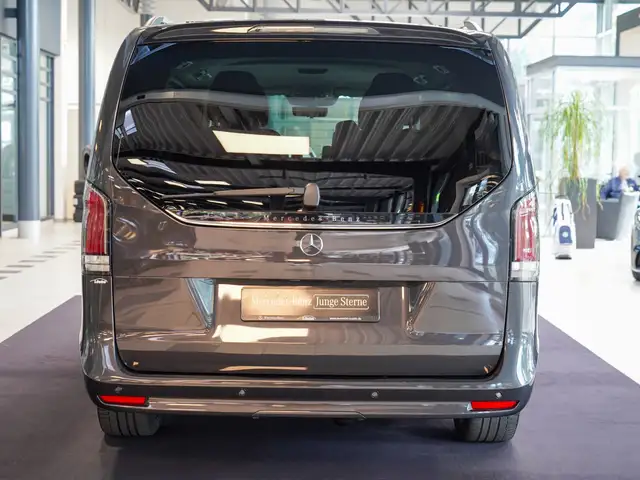 Mercedes-Benz V-Class view 4