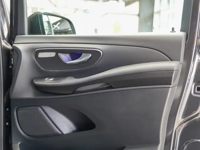 Mercedes-Benz V-Class view 9