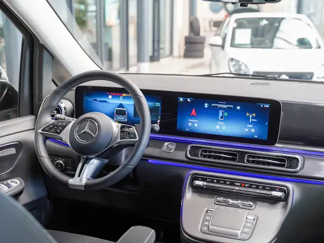 Mercedes-Benz V-Class view 12
